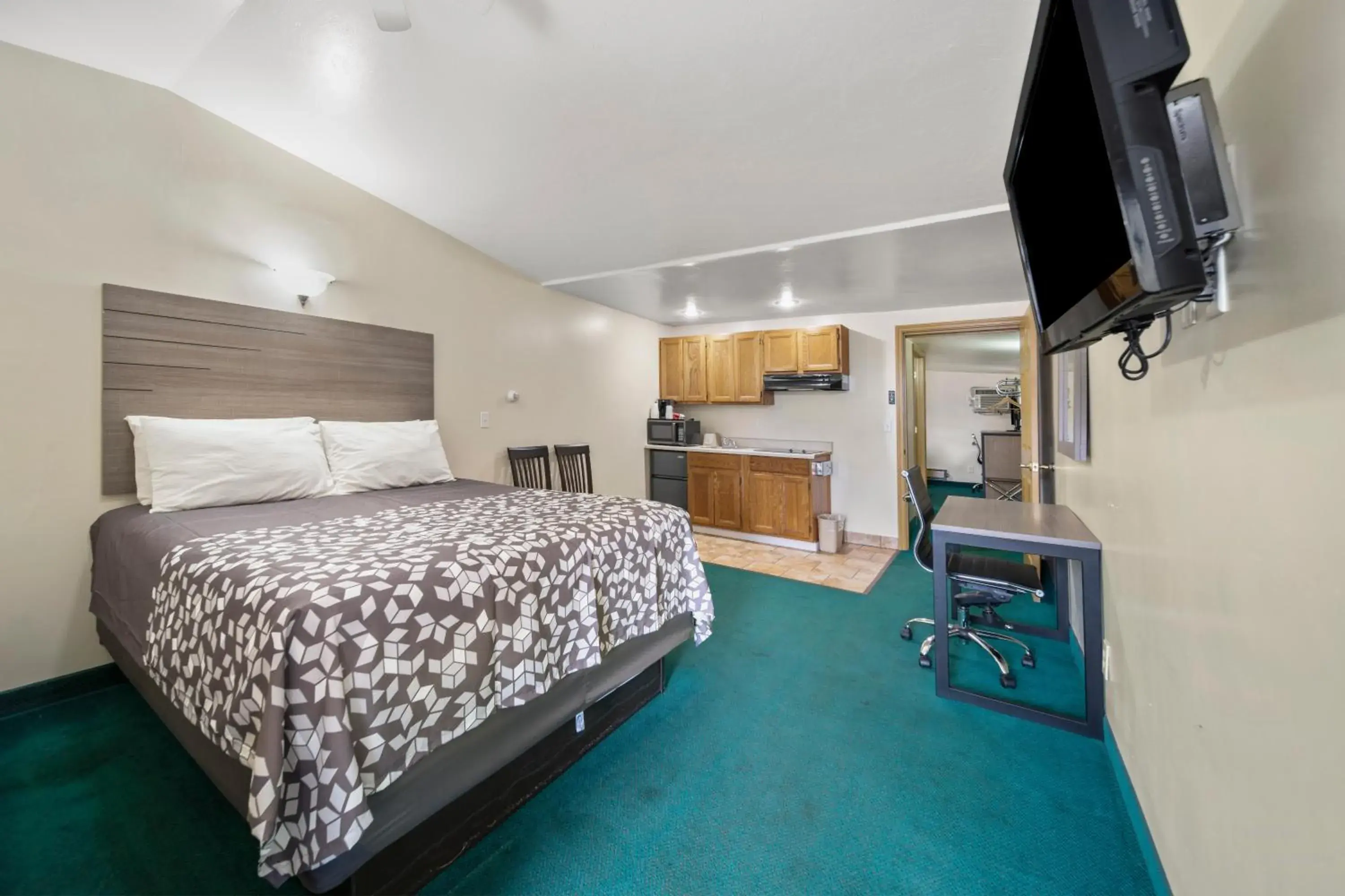 Two-Bedroom Suite in Kingsway Inn Two-Bedroom Suite in Kingsway Inn