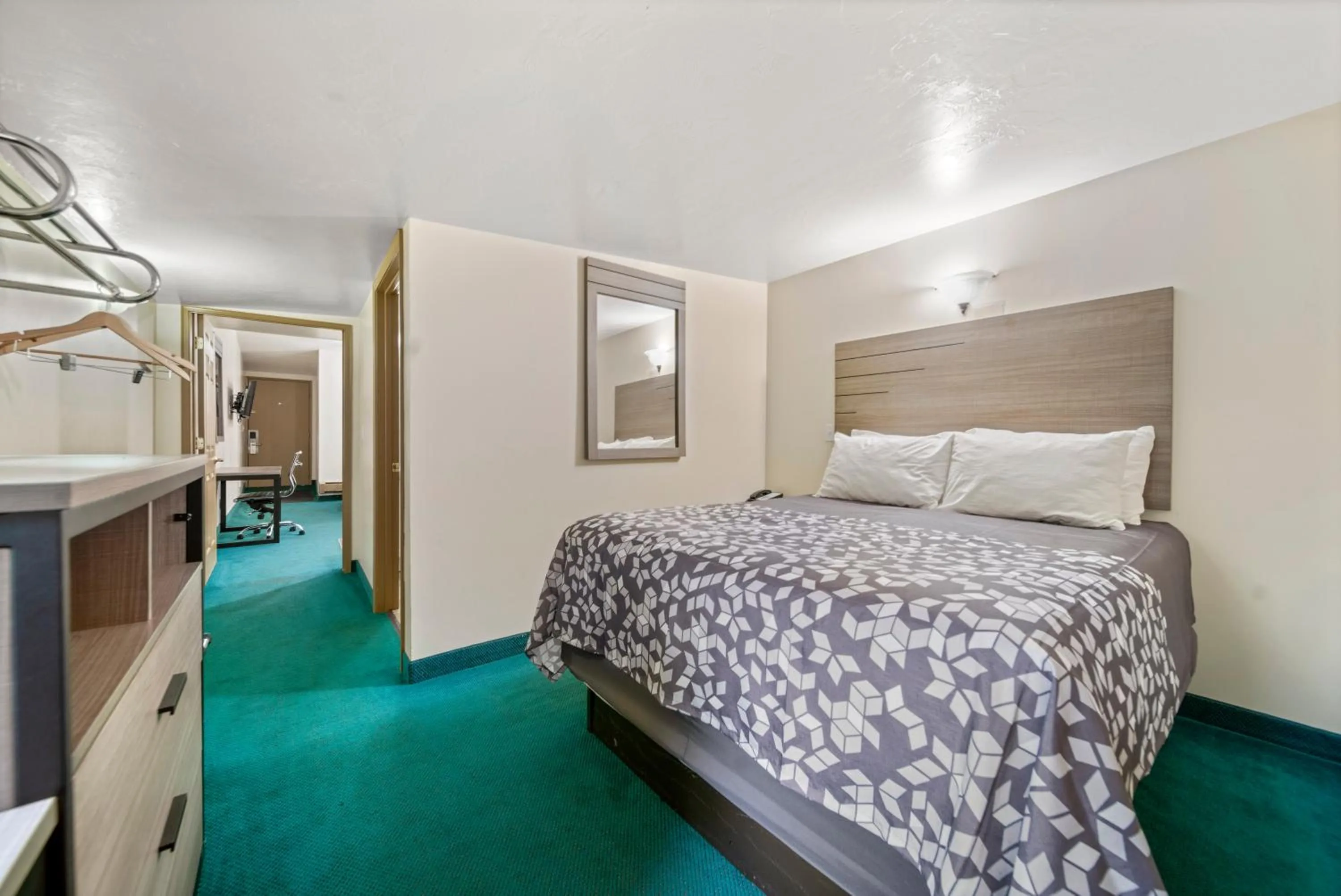 Bedroom, Bed in Kingsway Inn