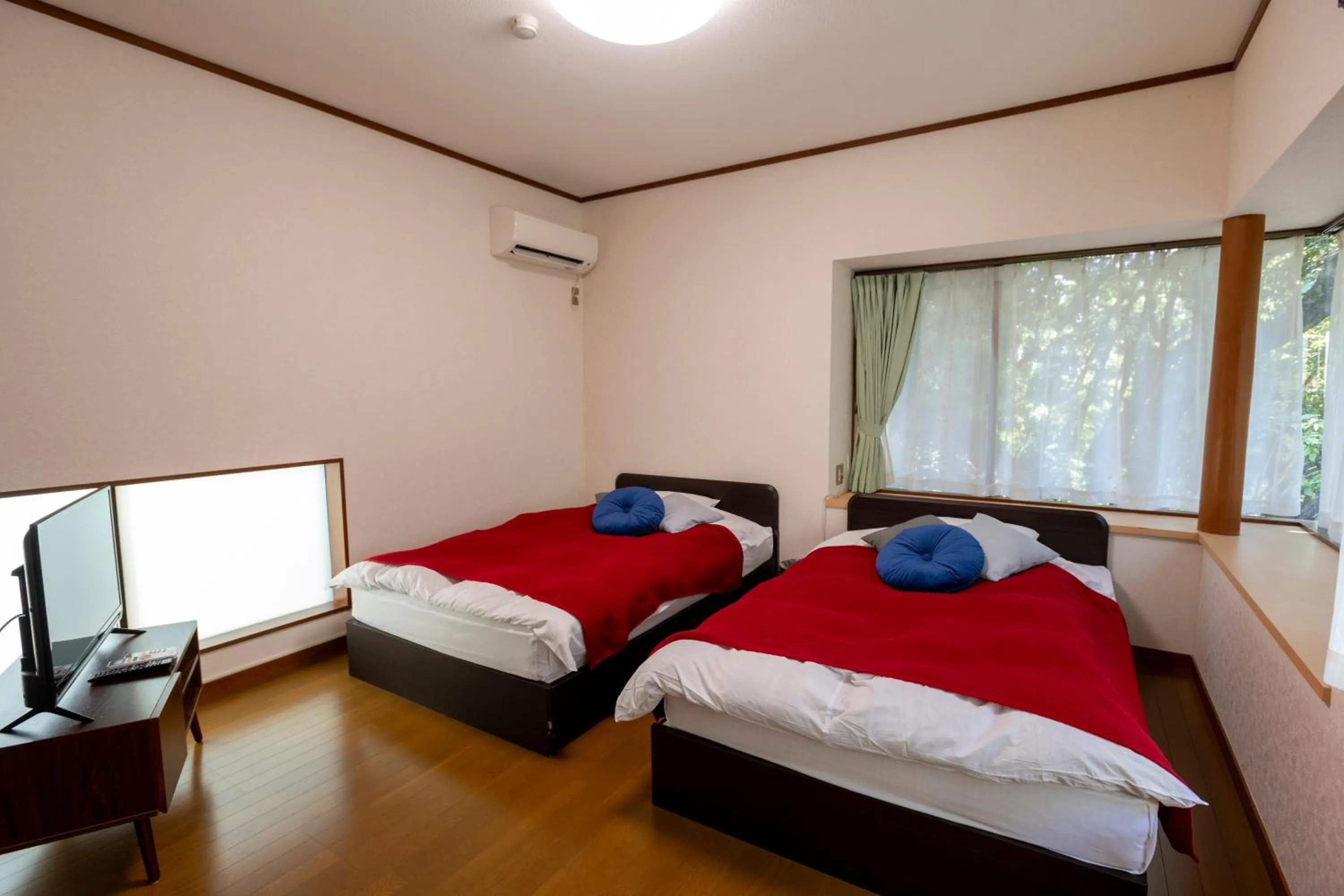 Photo of the whole room, Bed in Le Nessa Akazawa