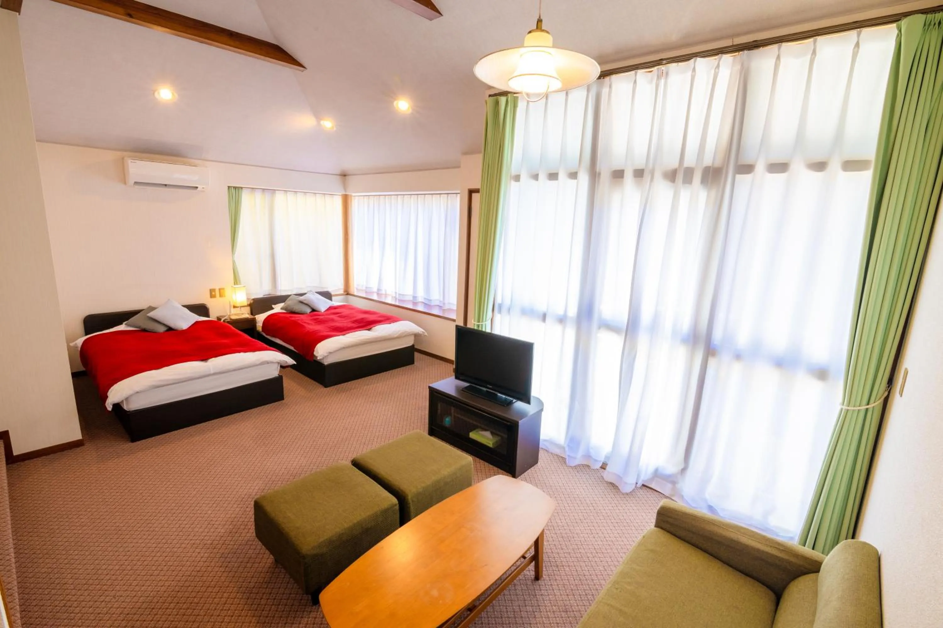 Photo of the whole room, Bed in Le Nessa Akazawa