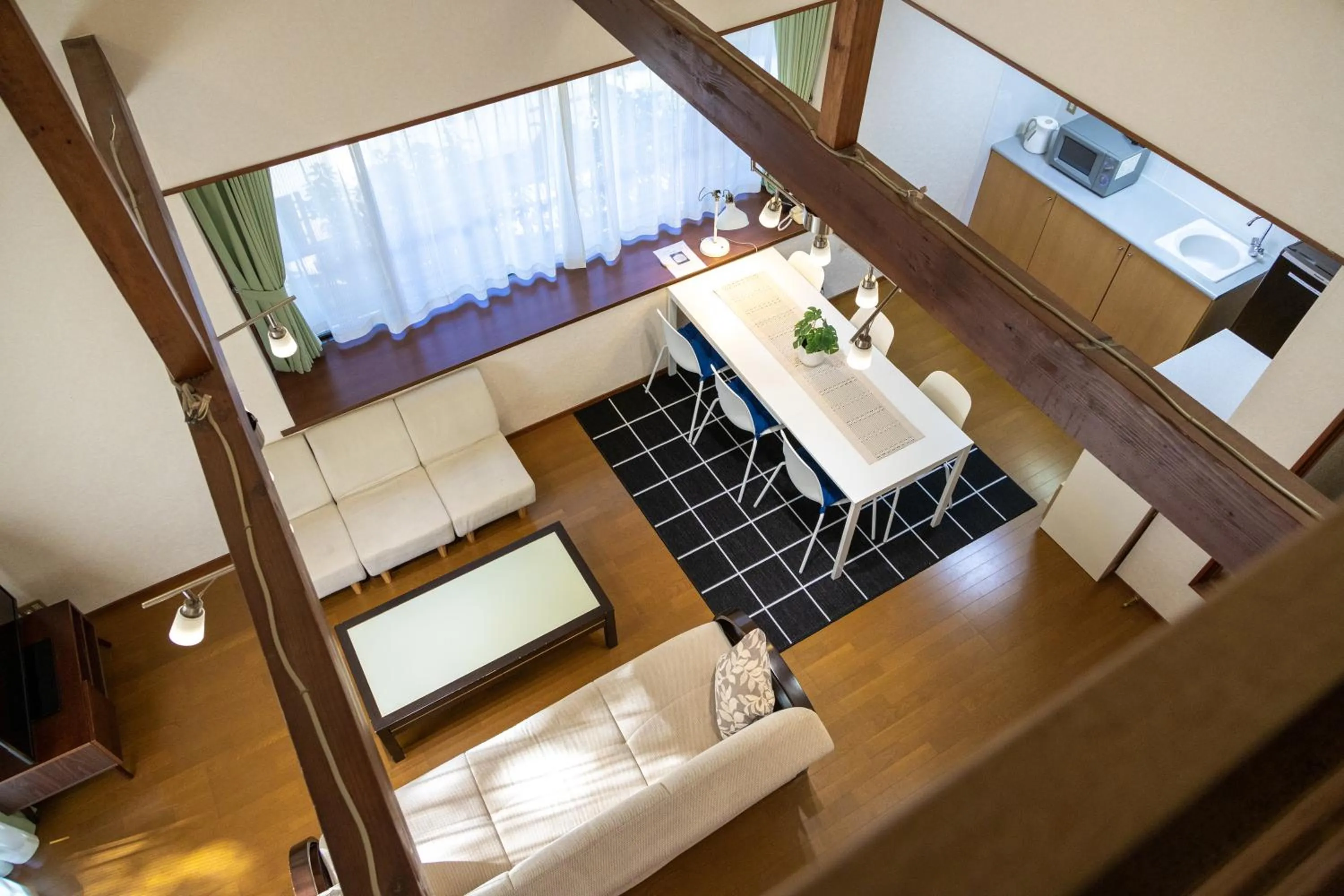 Photo of the whole room in Le Nessa Akazawa