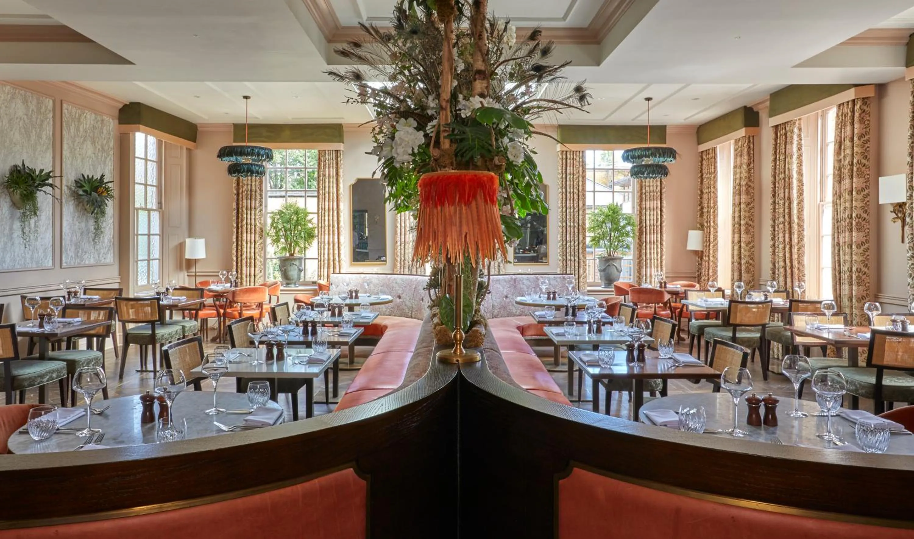 Restaurant/places to eat in Richmond Hill Hotel