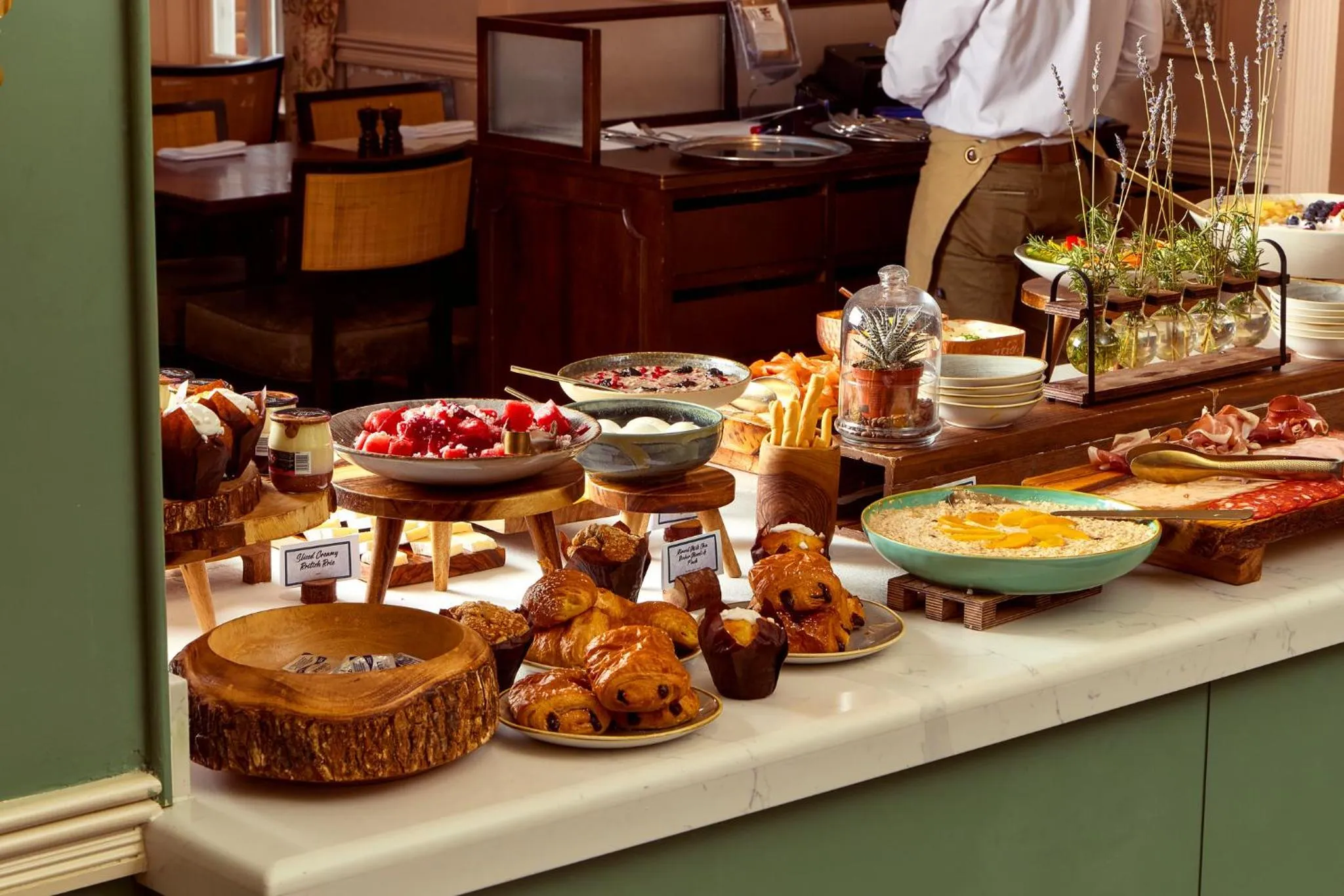 Restaurant/places to eat in Richmond Hill Hotel