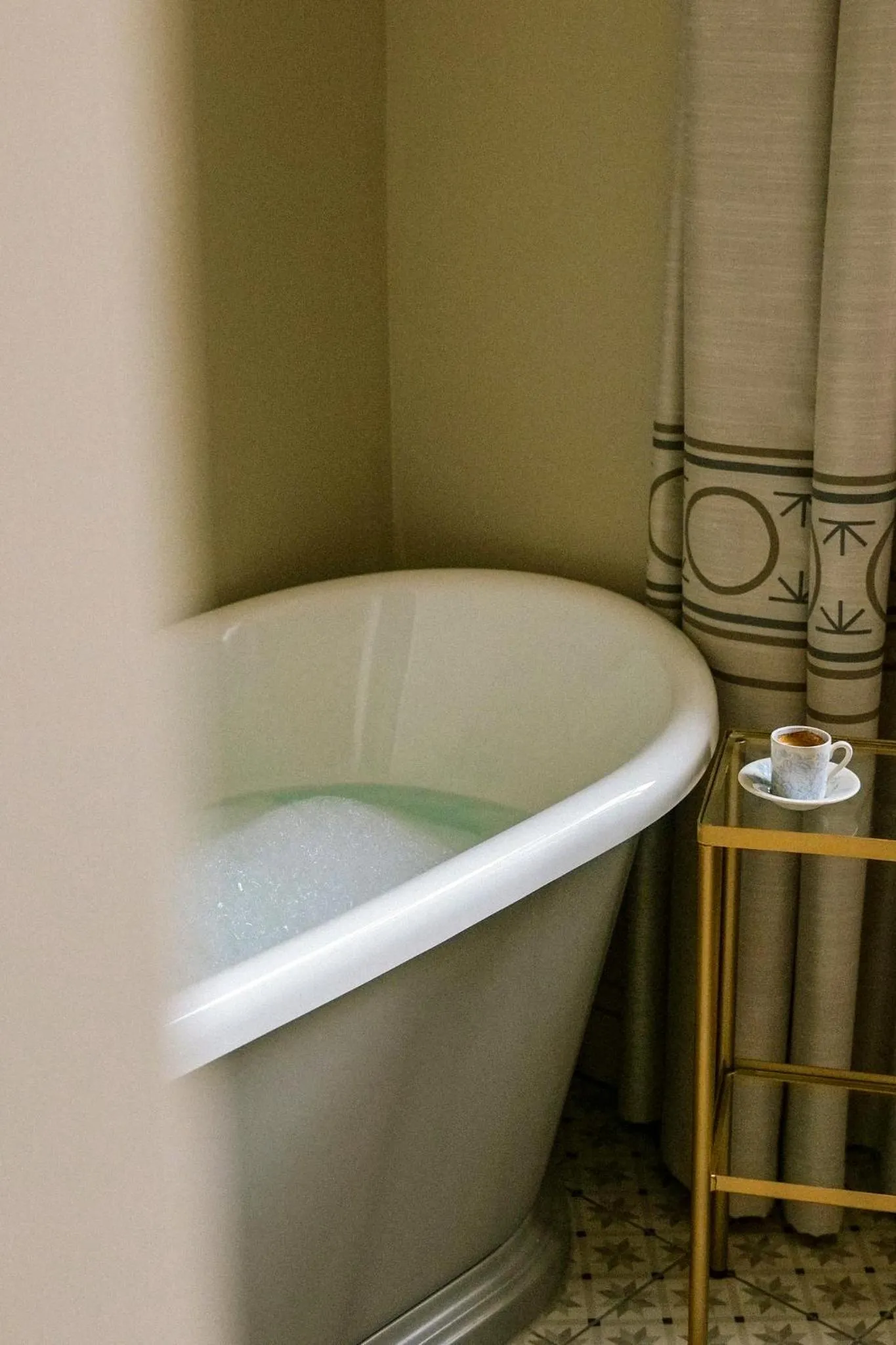 Bath in Richmond Hill Hotel