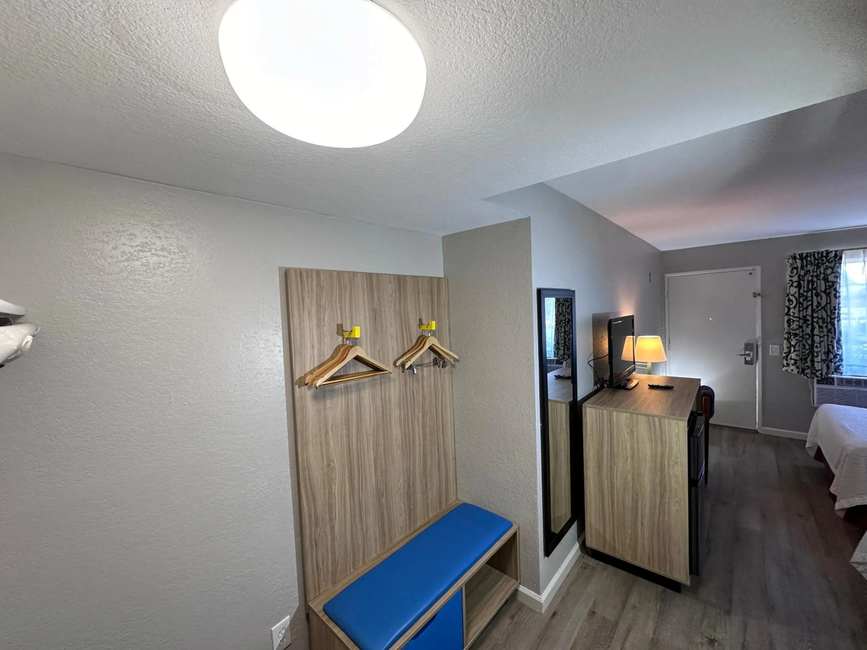 Bedroom, Bed in Days Inn by Wyndham San Marcos