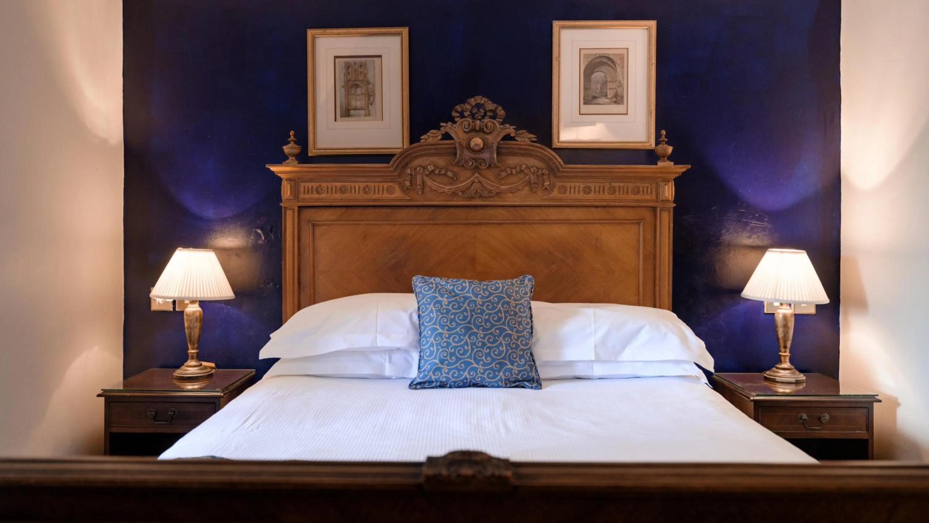 Bedroom, Bed in Dalhousie Castle Hotel