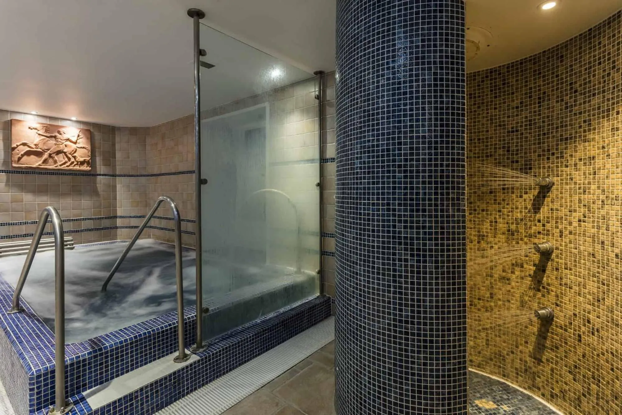 Hot Tub, Bed in Dalhousie Castle Hotel