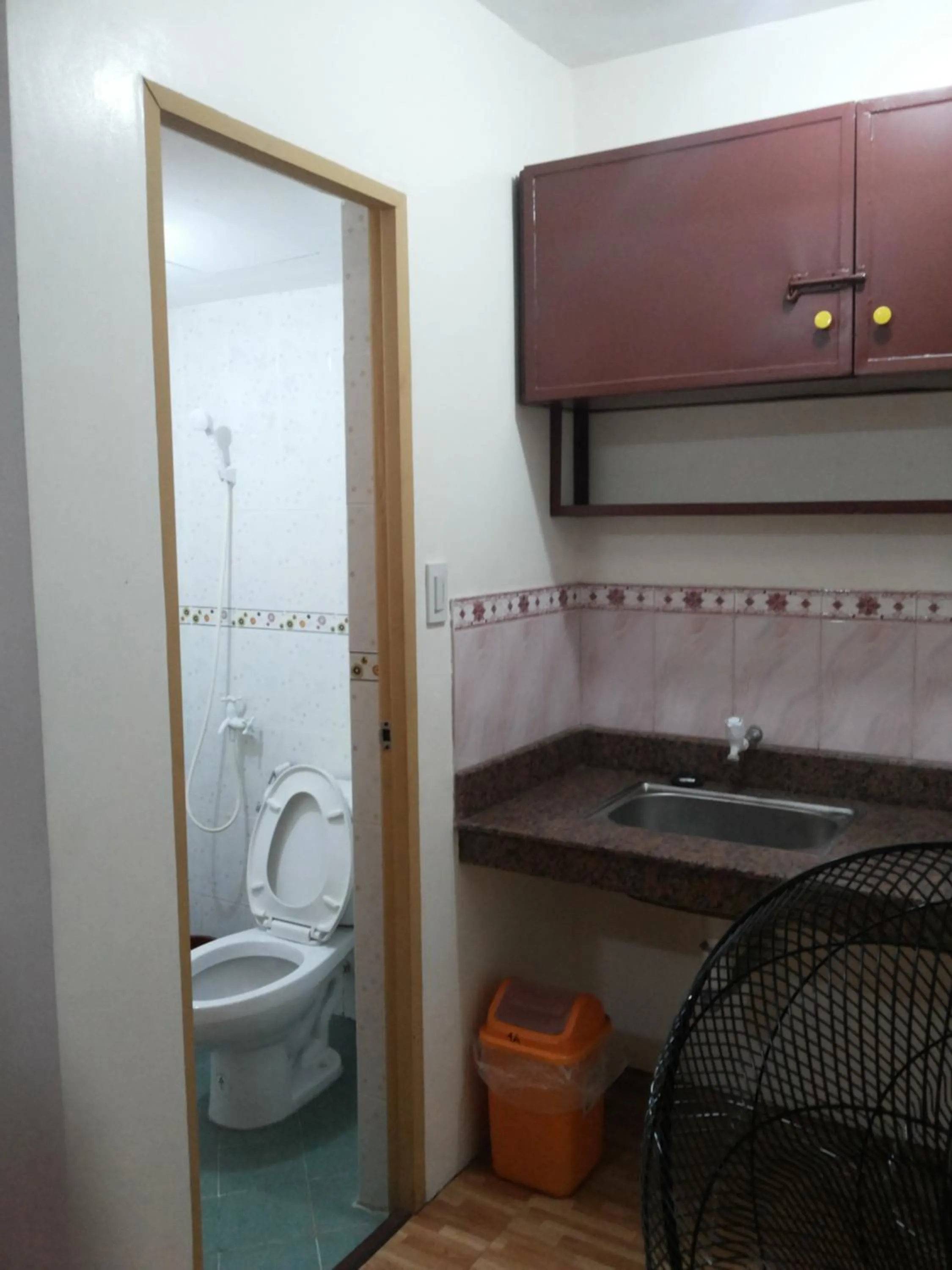 Budget Studio Unit in Makati