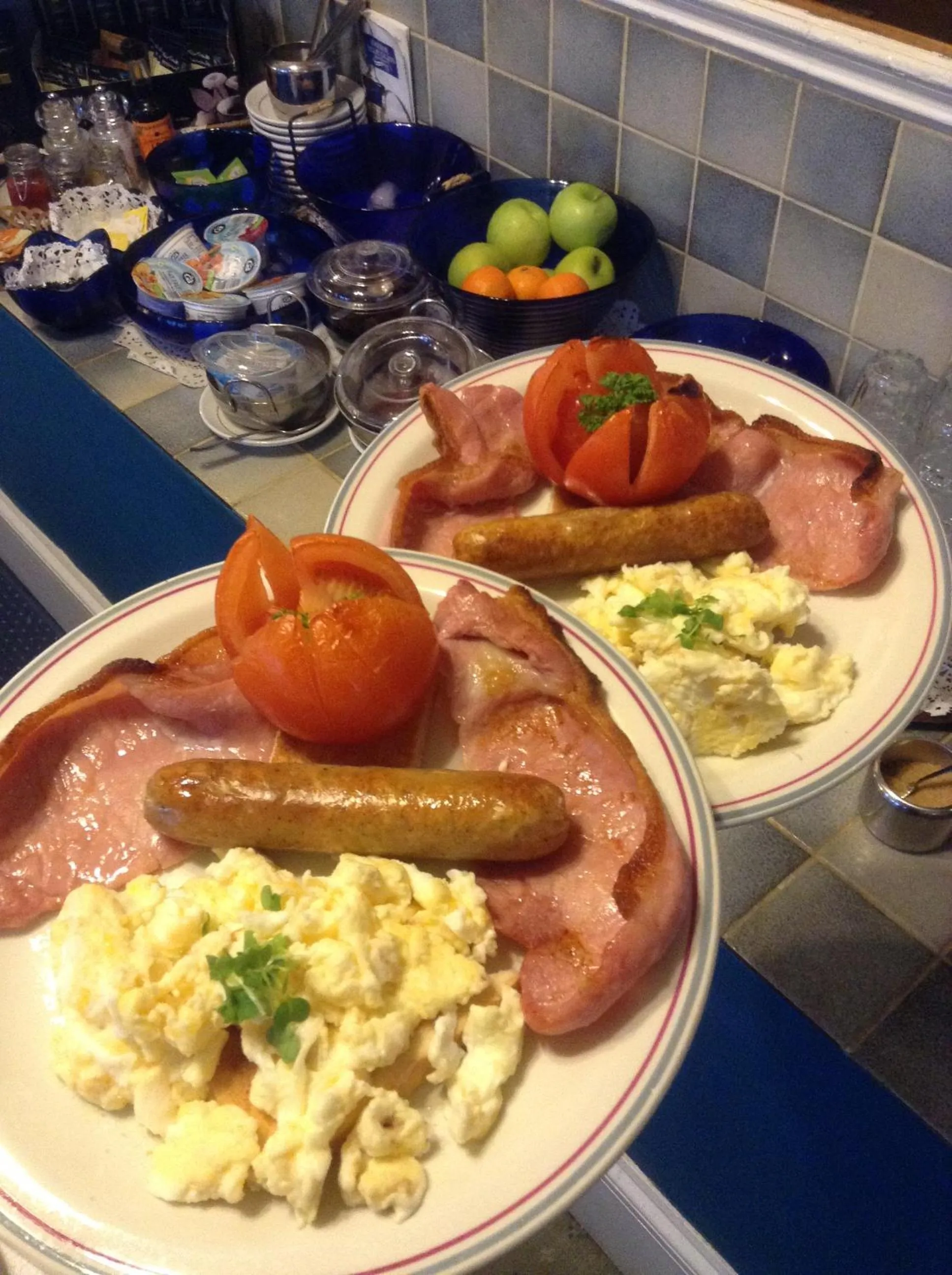 Restaurant/places to eat in River Hotel