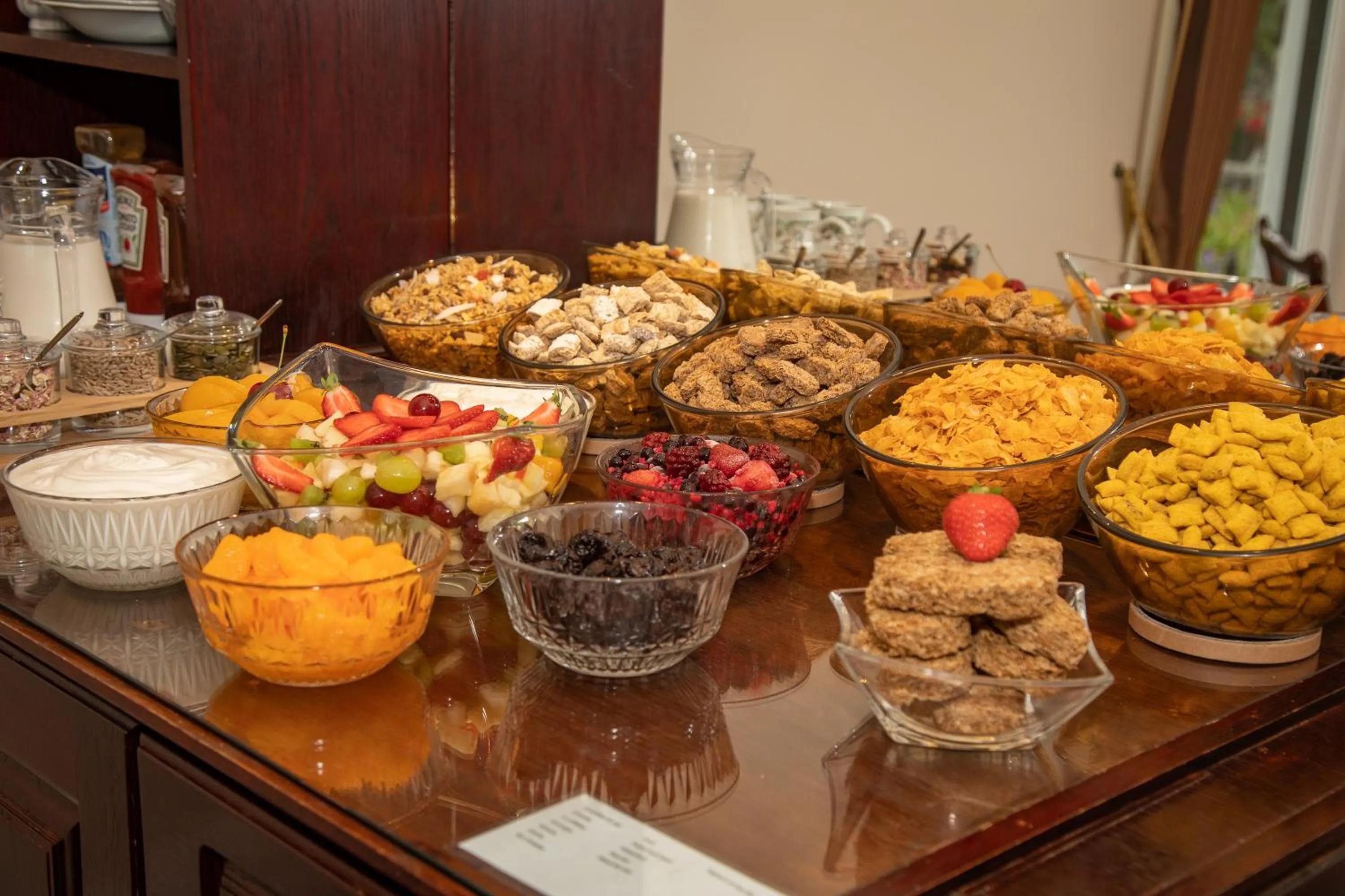 Restaurant/places to eat in Beaumont Guest House Windermere - Adult Only - Free Car Park & Off Site access to the local Health Centre