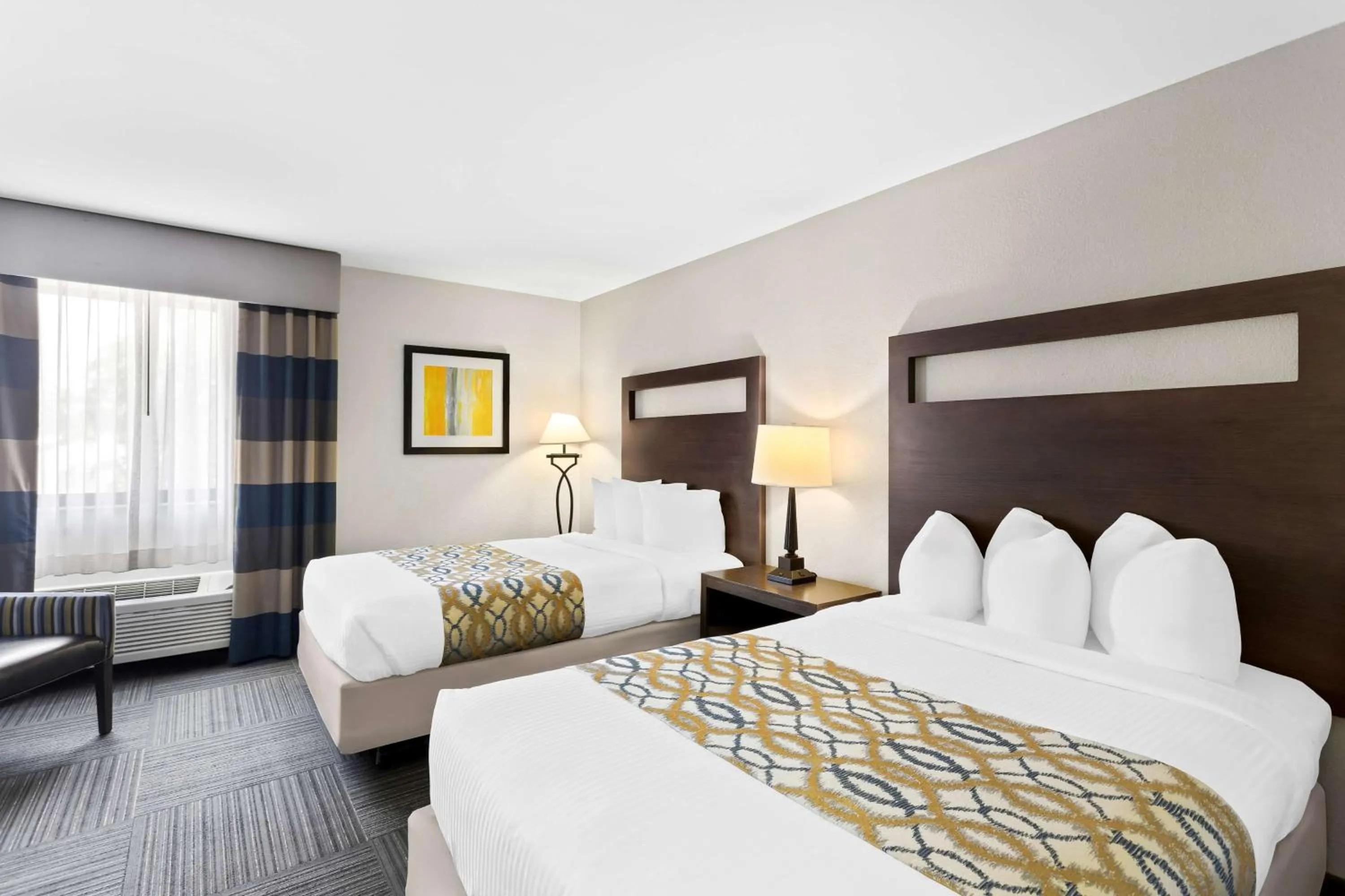 Bedroom, Bed in Best Western Naperville Inn