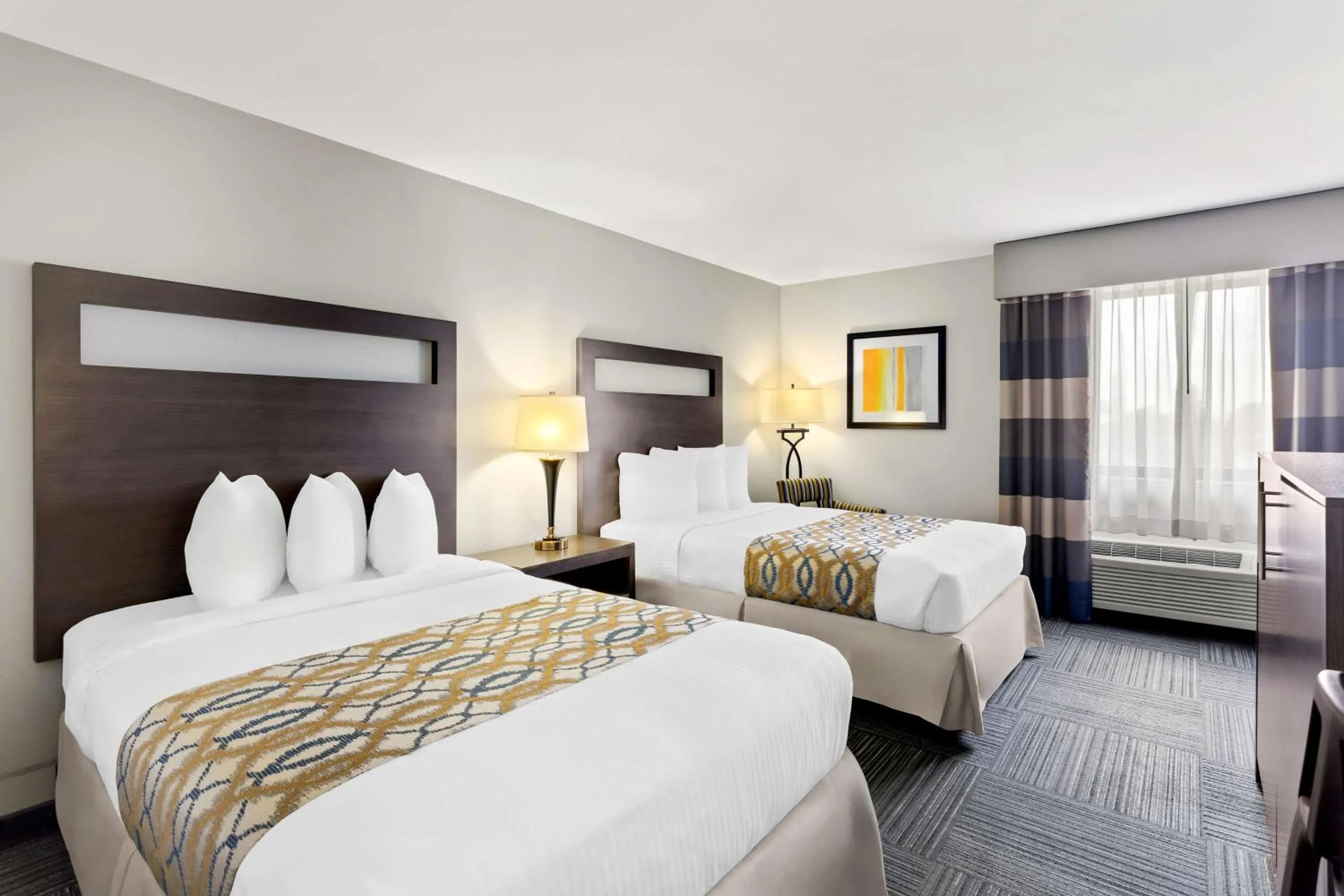 Bedroom, Bed in Best Western Naperville Inn