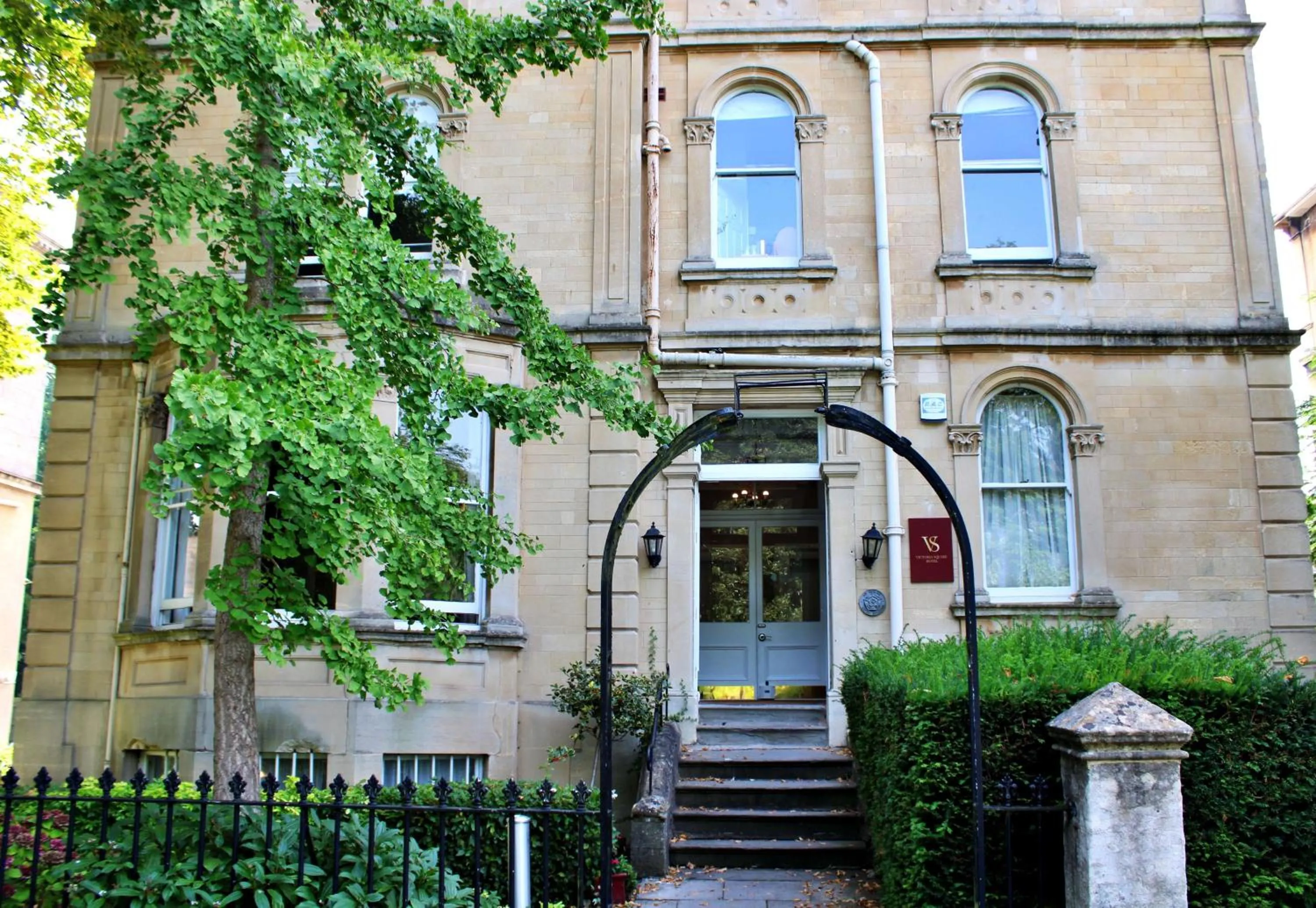 Facade/entrance in Victoria Square Hotel Clifton Village