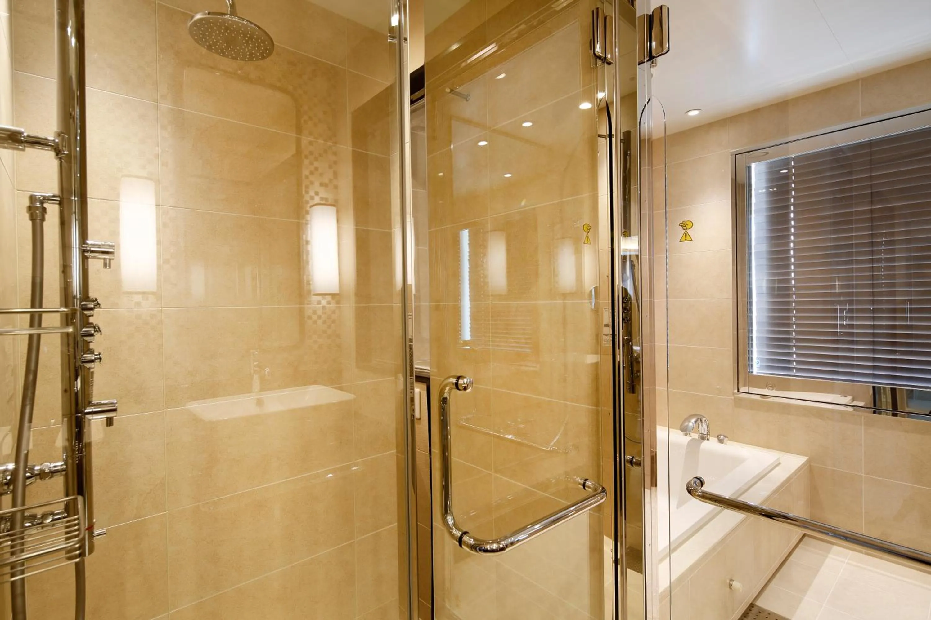 Shower in Hotel Monterey Himeji