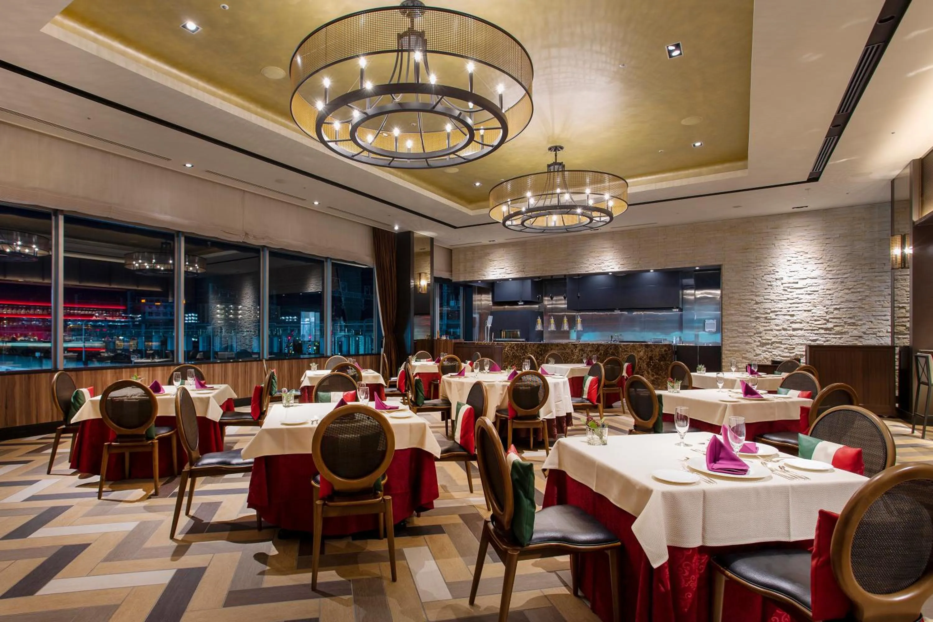 Restaurant/places to eat in Hotel Monterey Himeji