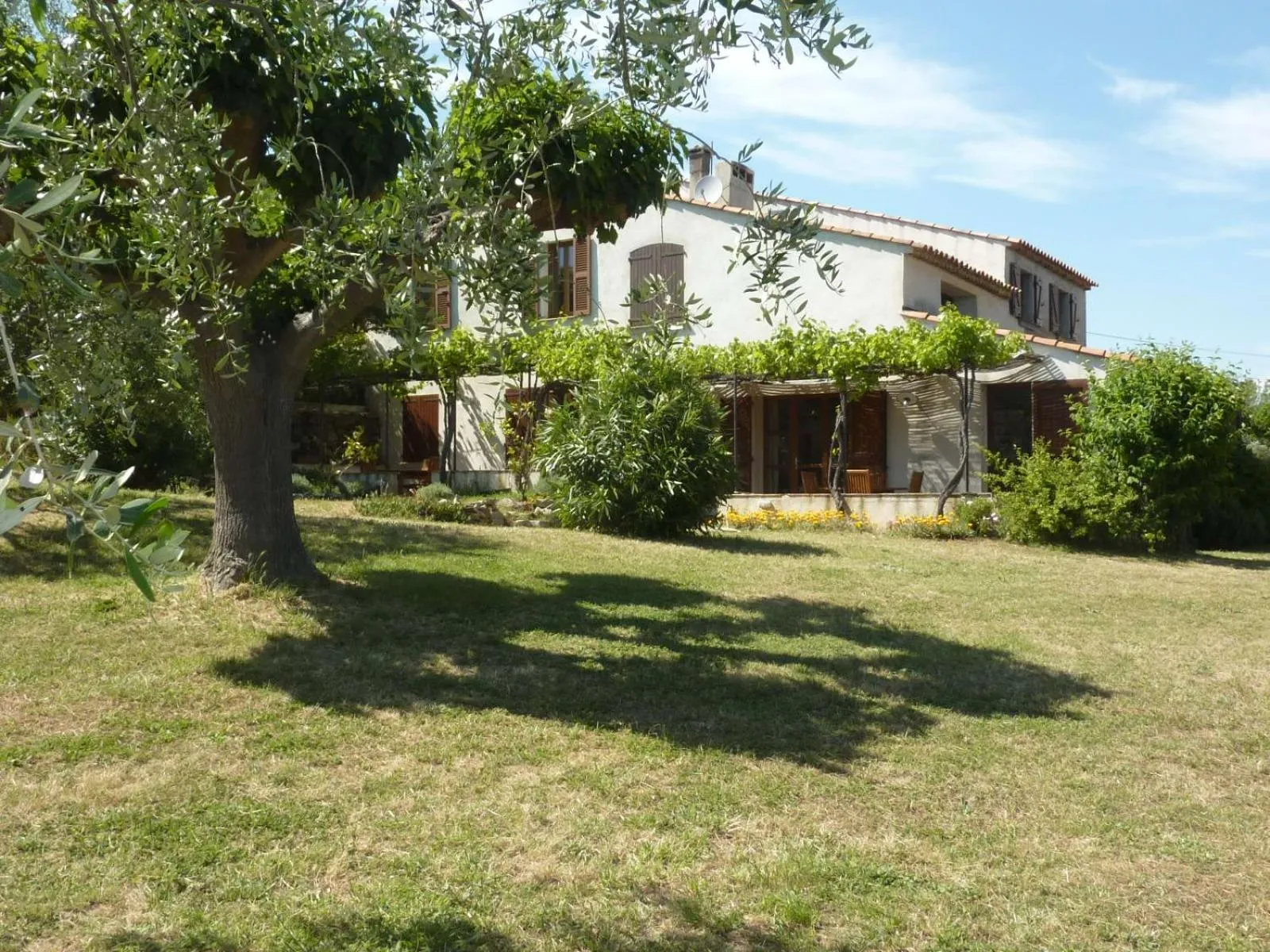 FERME DU MOULIN ROUX- 2 superbes appartements- 2cbres chacun- classé 3 étoiles, climatisés