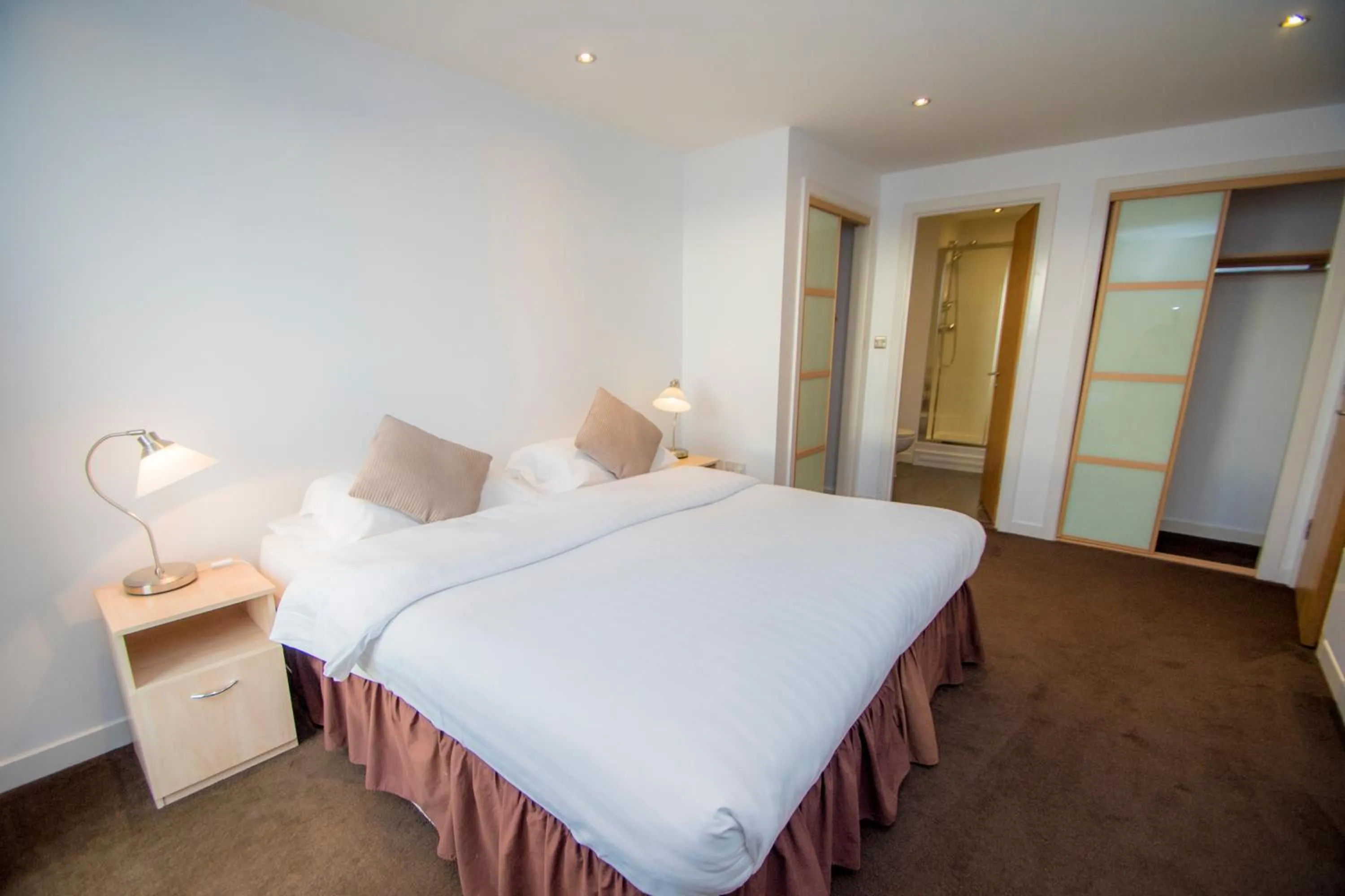 Shower, Bed in Ocean Serviced Apartments