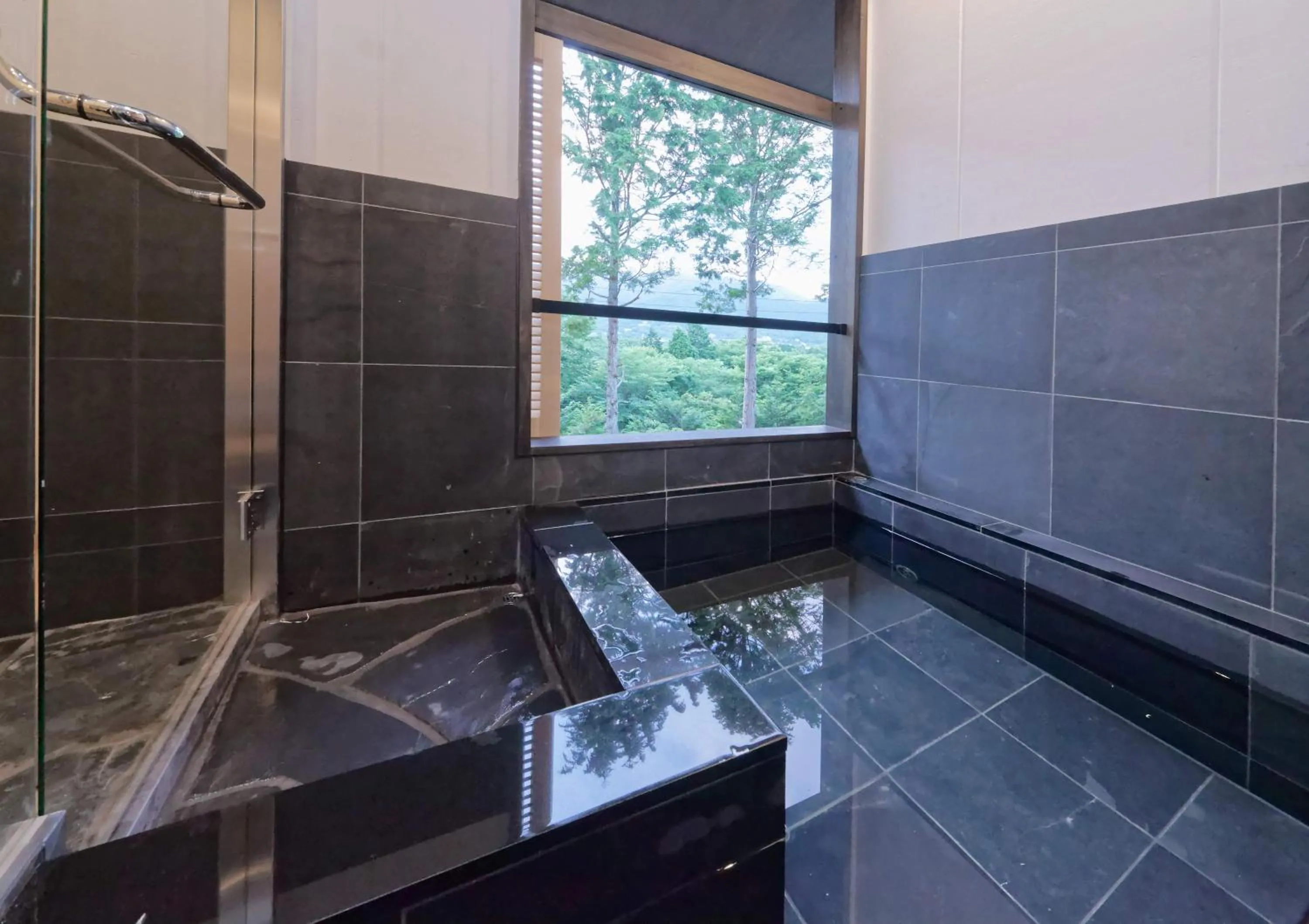 Shower in Susukinohara Ichinoyu