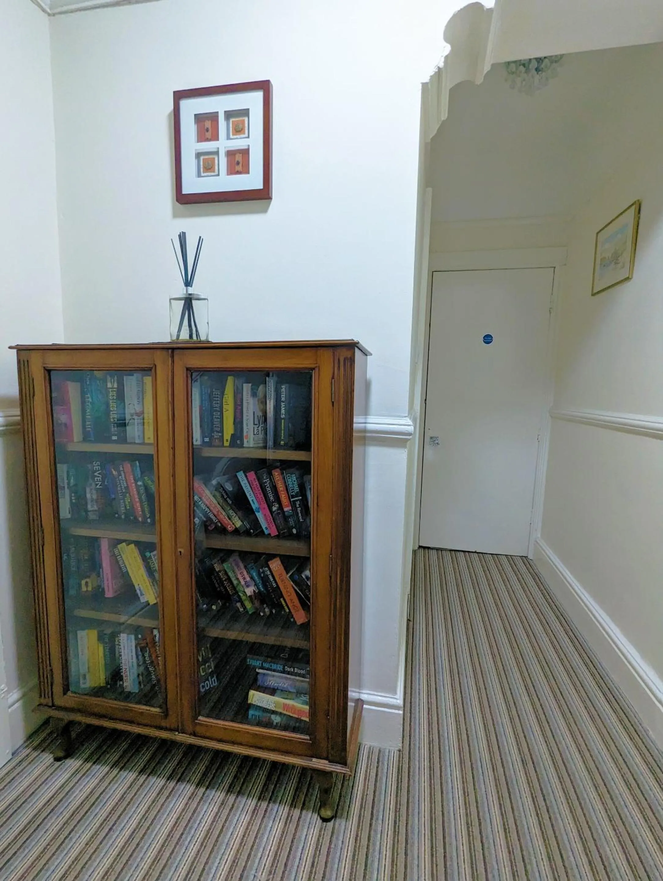 Lobby or reception in The Senarth Guesthouse - Seaside Guesthouse with Breakfast & Free Parking