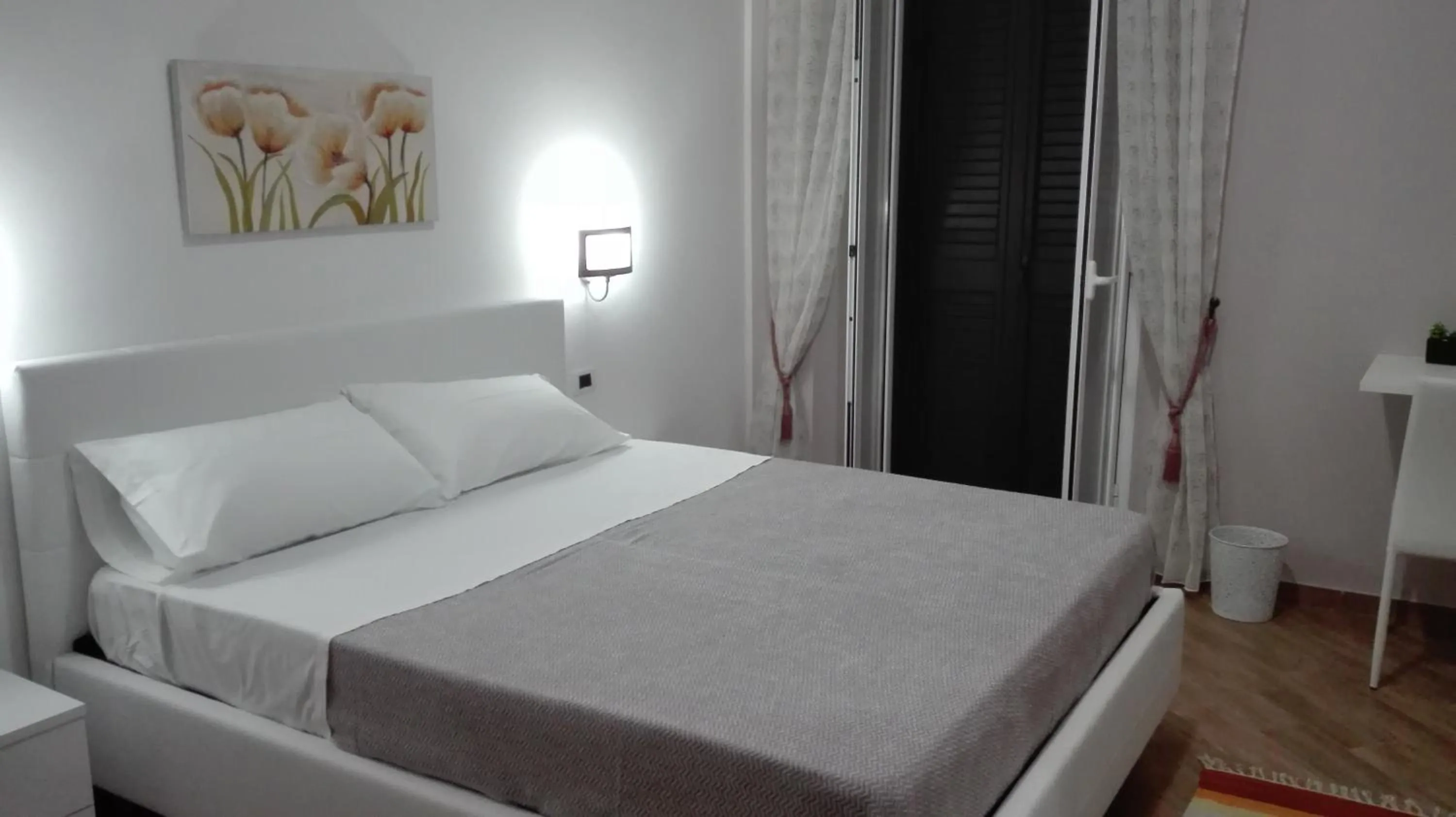 Bedroom, Bed in Cavaliere Costa