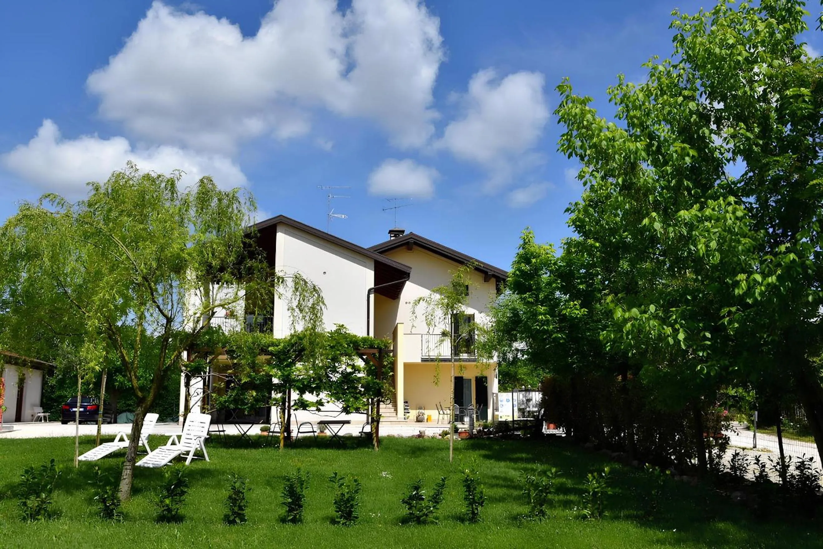 Property building in B&B Il Grande Salice Bike Friends