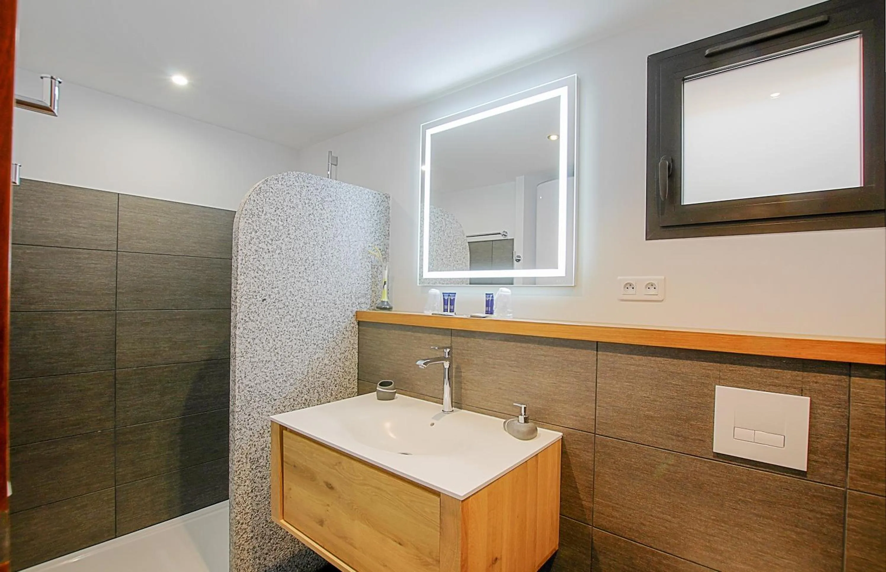 Bathroom in Residence Kalliste