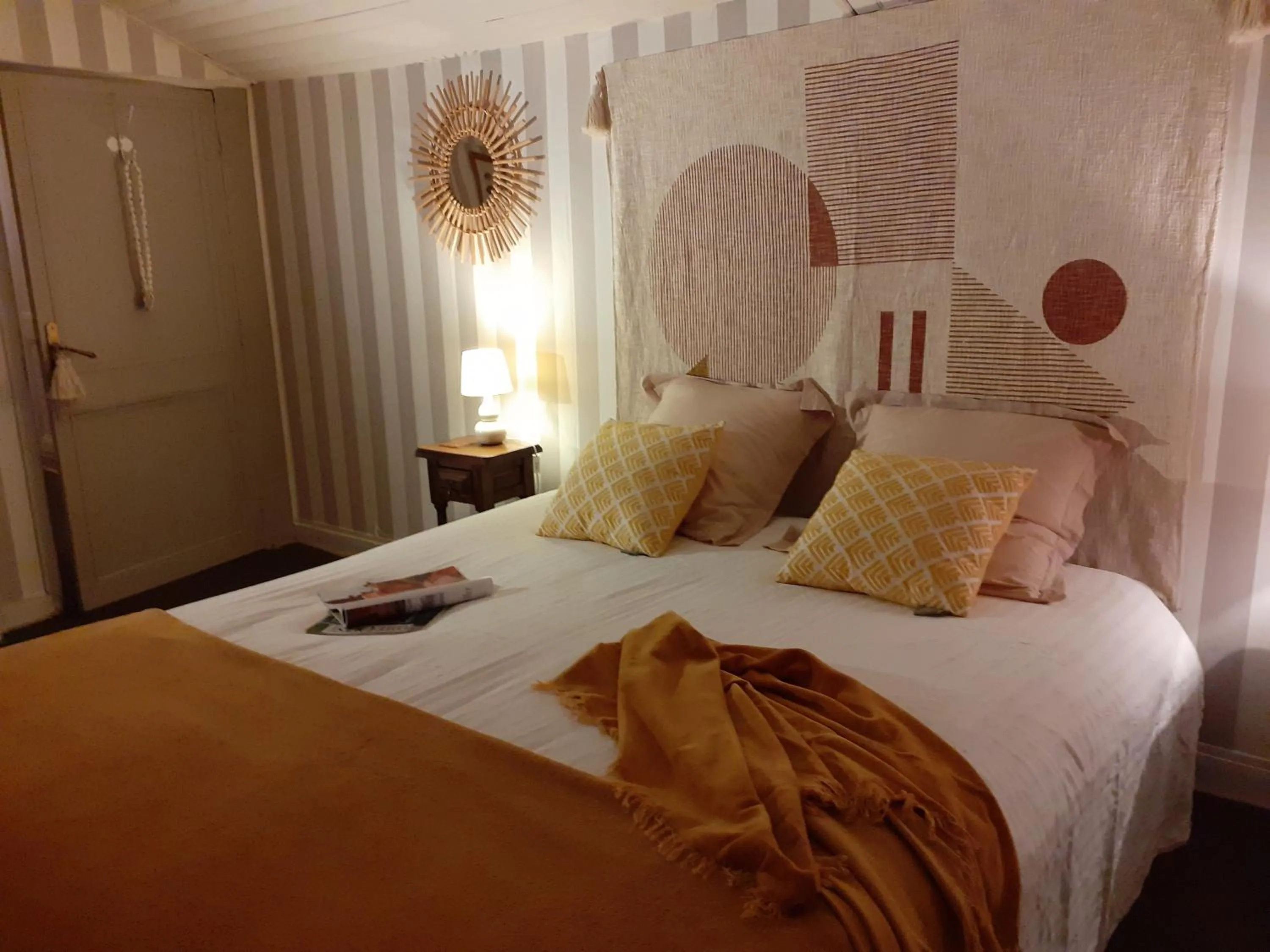 Photo of the whole room in Manoir Tregont Mab