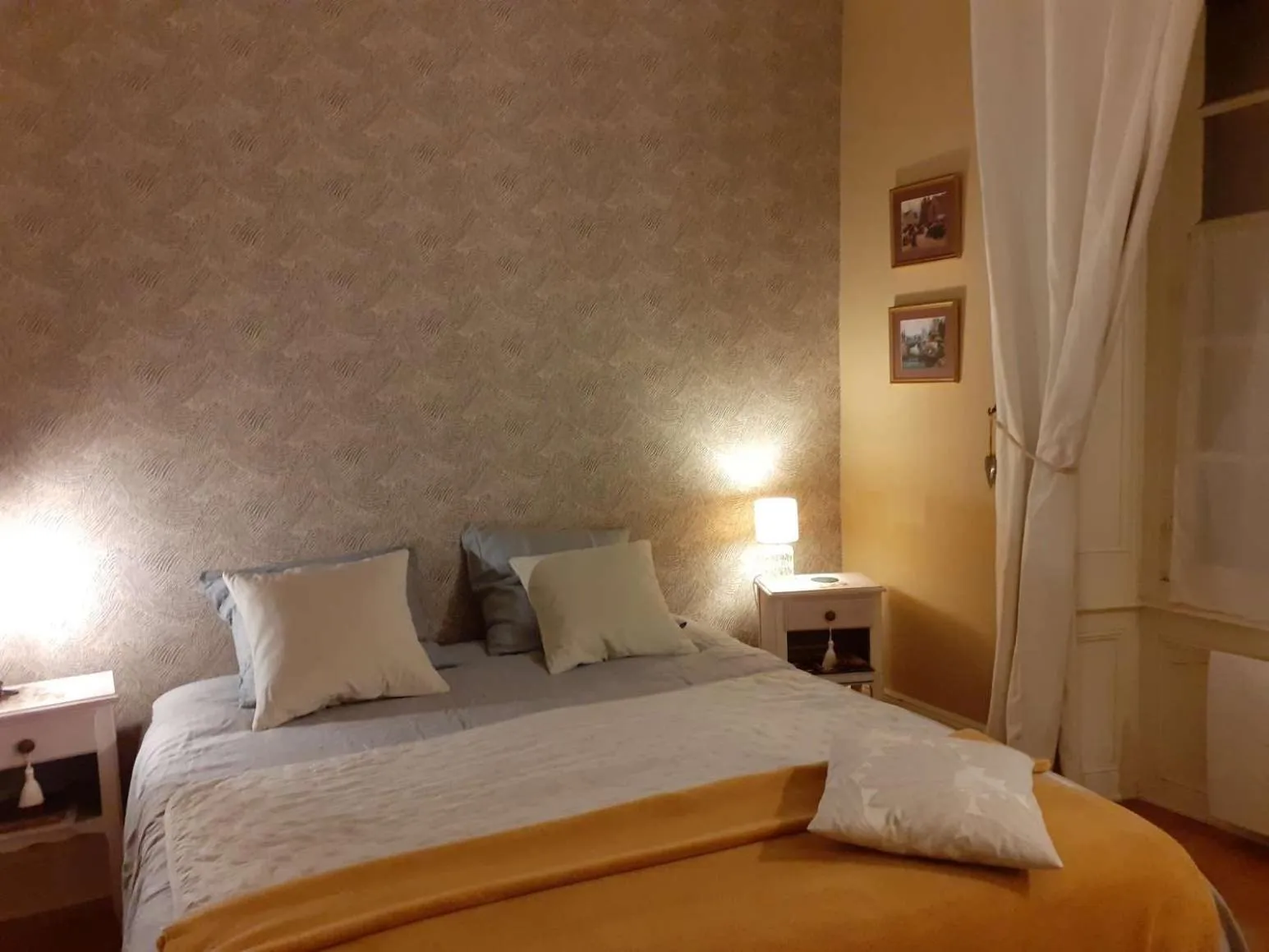 Photo of the whole room in Manoir Tregont Mab