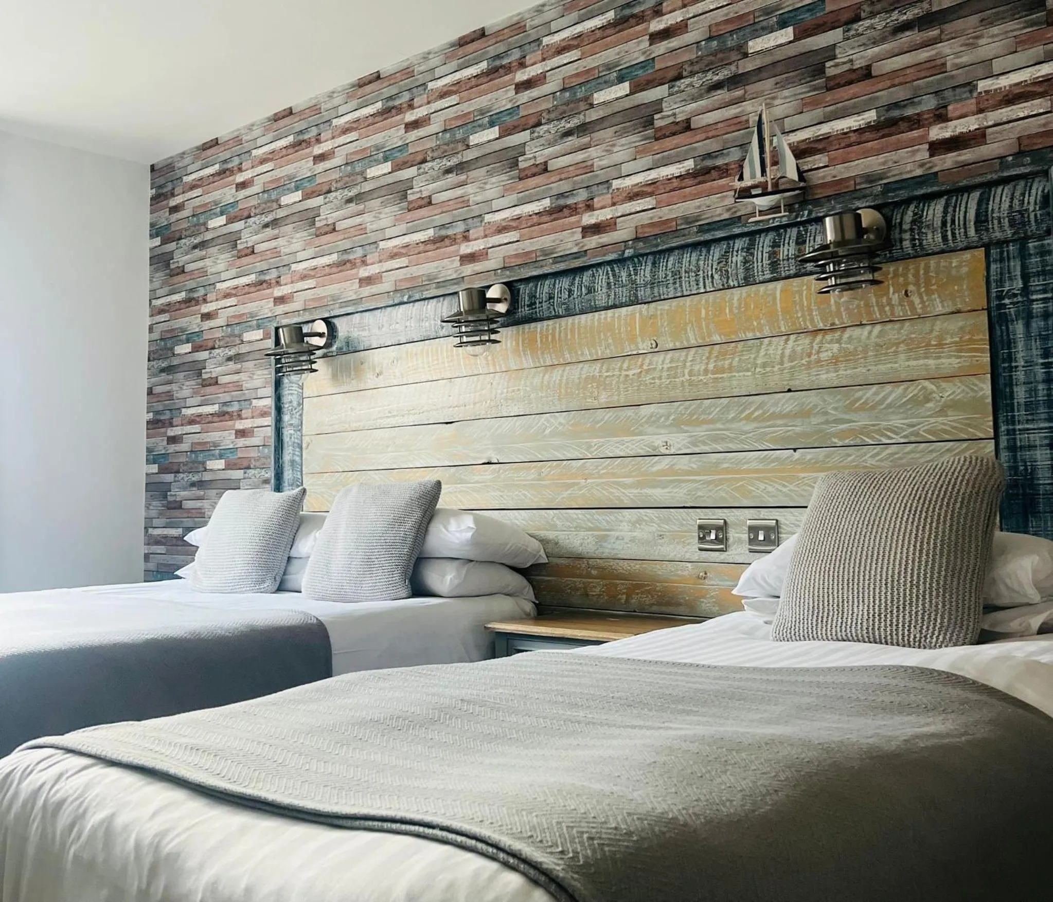 Bed in Inn On The Prom At The Fernlea Hotel