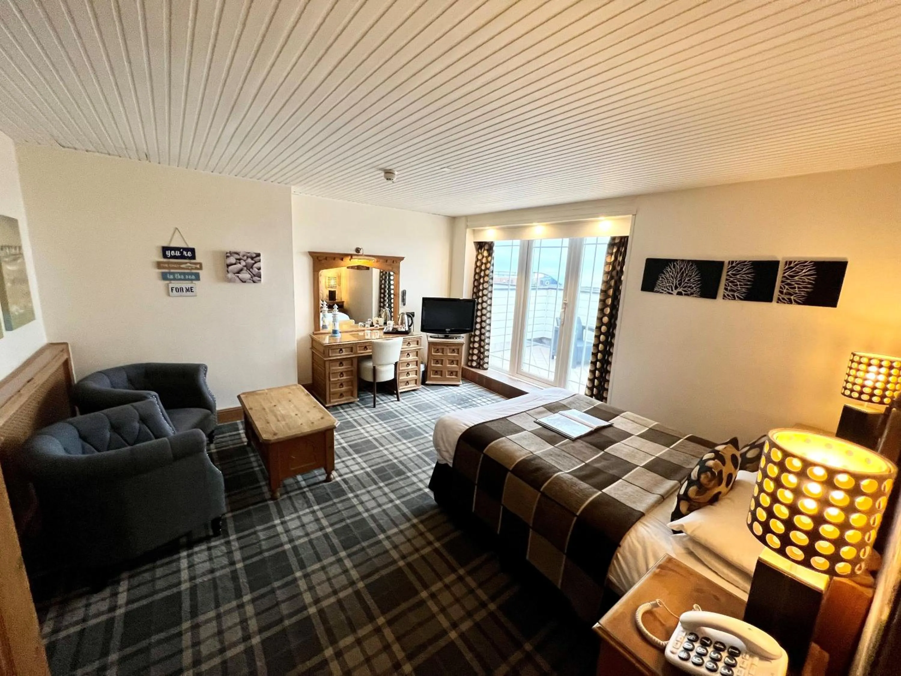 Bed in Inn On The Prom At The Fernlea Hotel