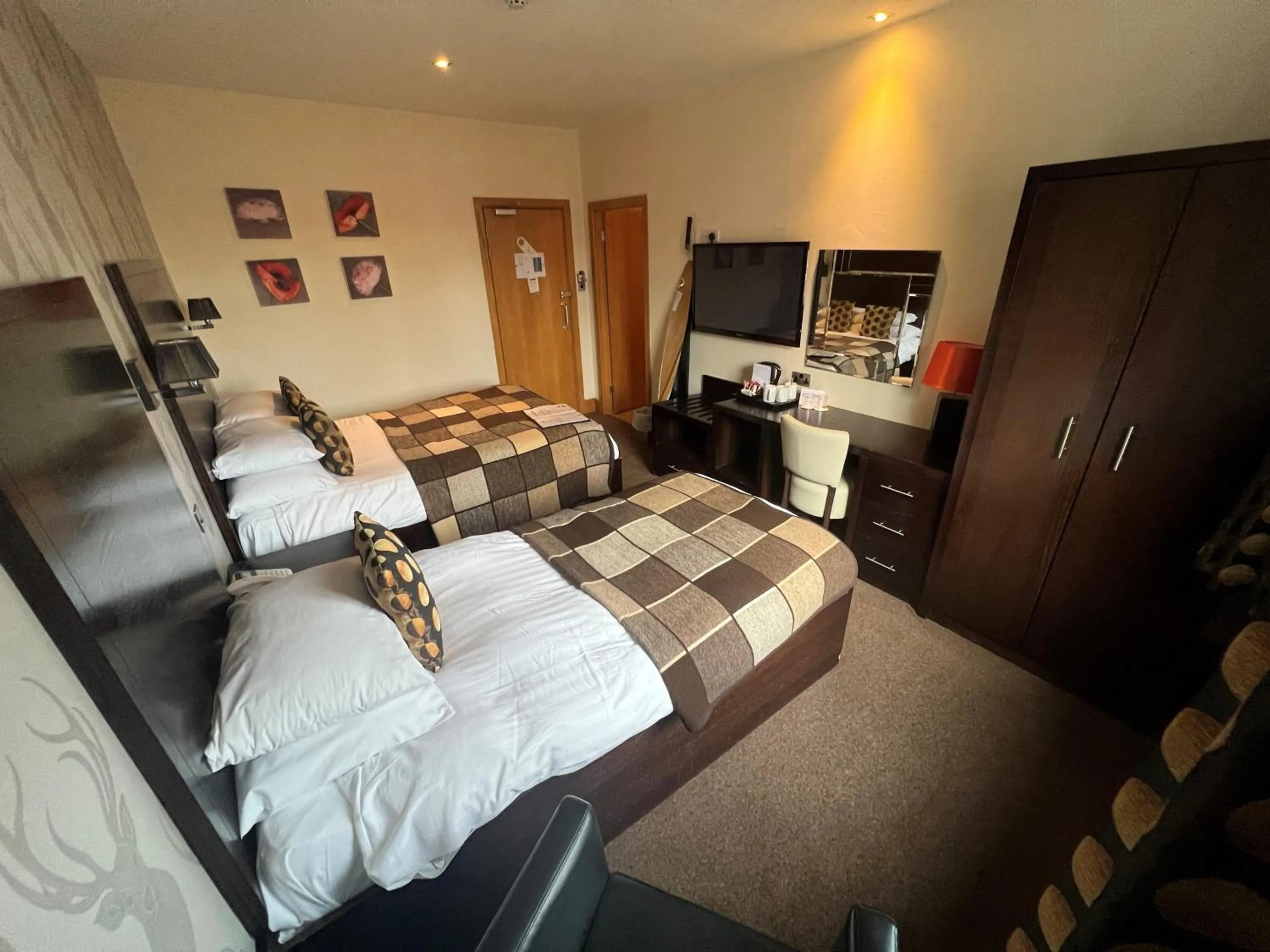 Bed in Inn On The Prom At The Fernlea Hotel