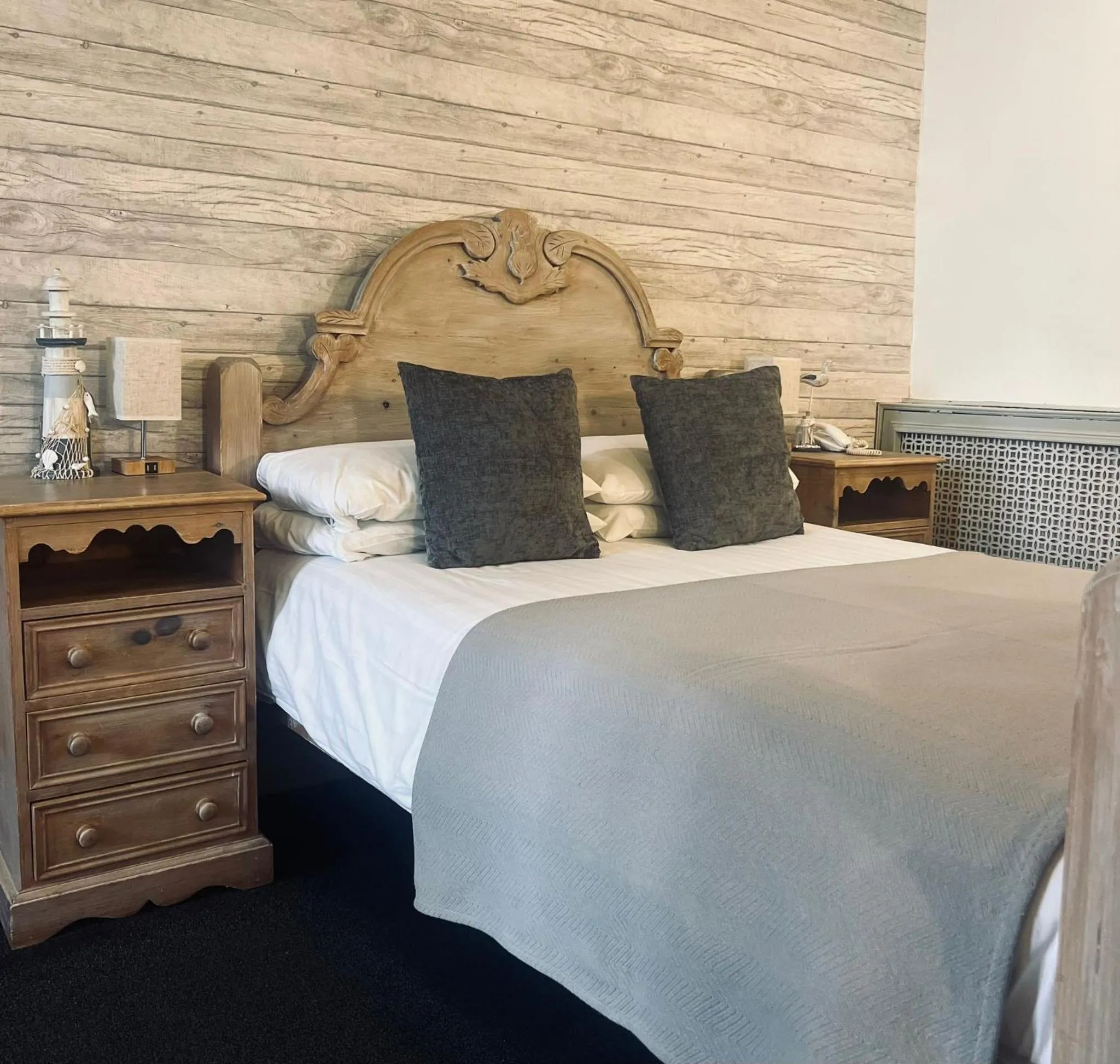 Bed in Inn On The Prom At The Fernlea Hotel