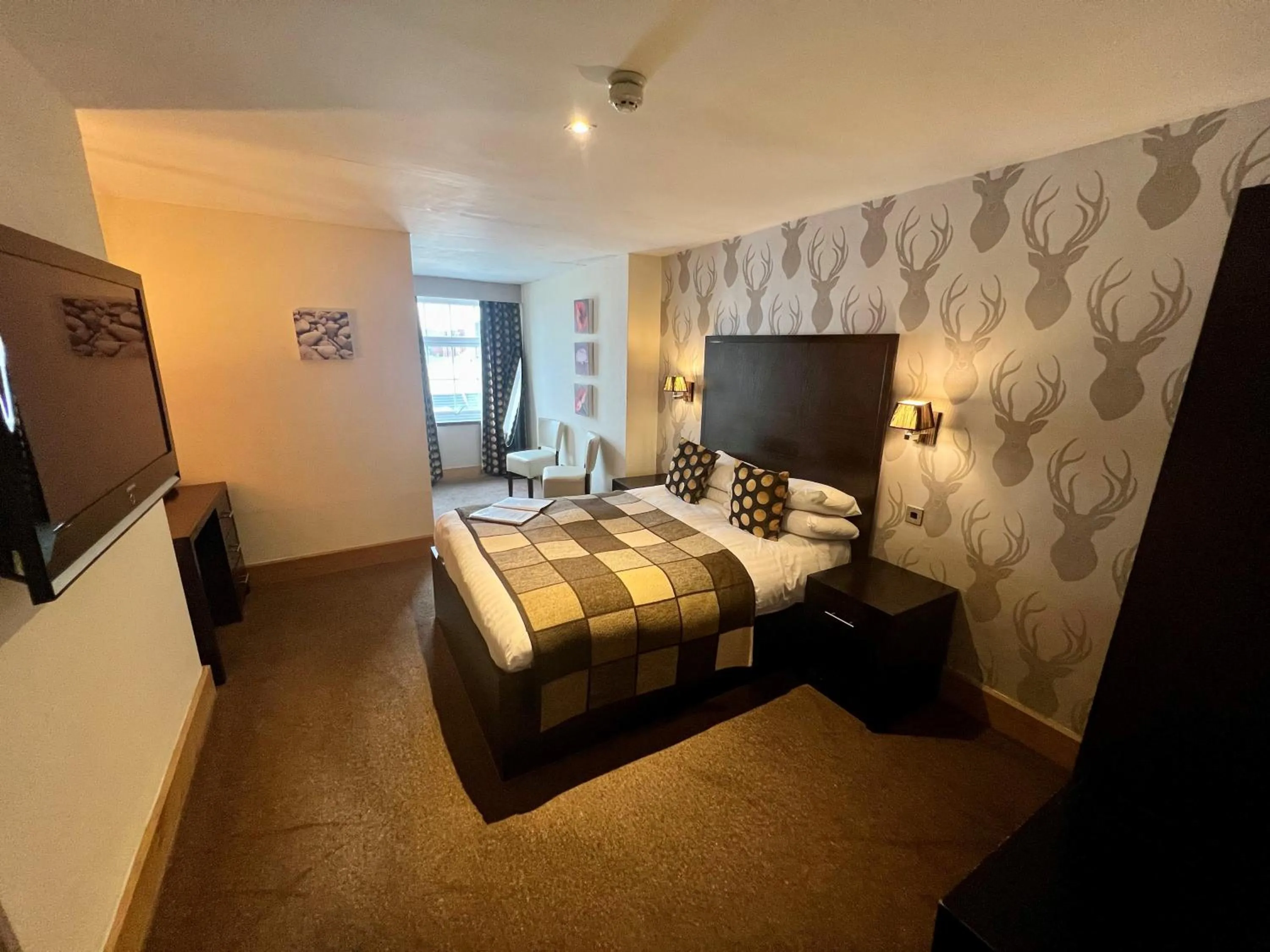 Bed in Inn On The Prom At The Fernlea Hotel