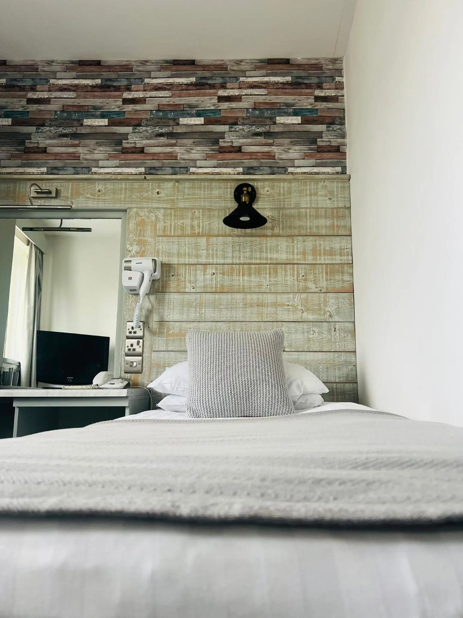 Bed in Inn On The Prom At The Fernlea Hotel