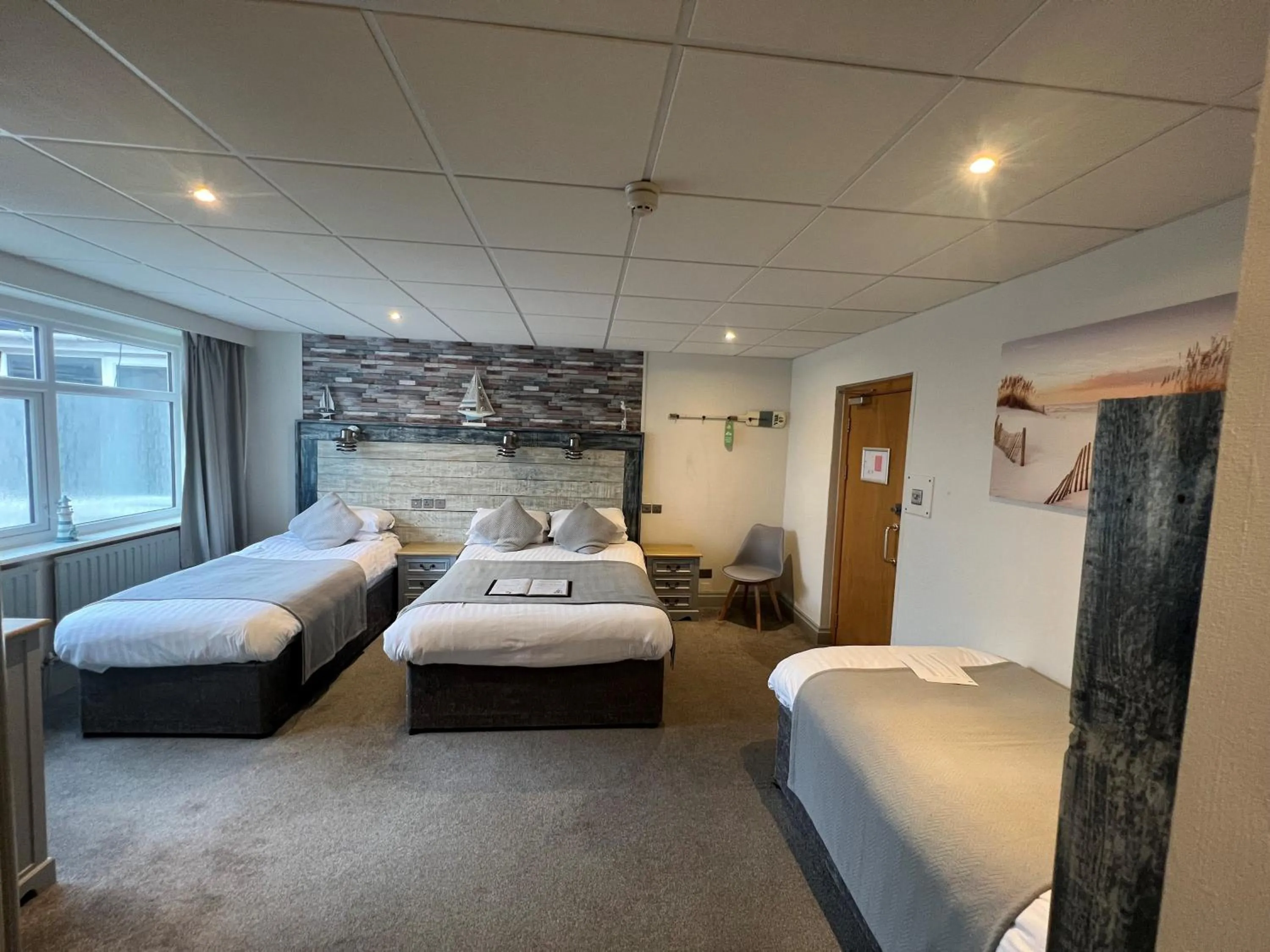 Bed in Inn On The Prom At The Fernlea Hotel