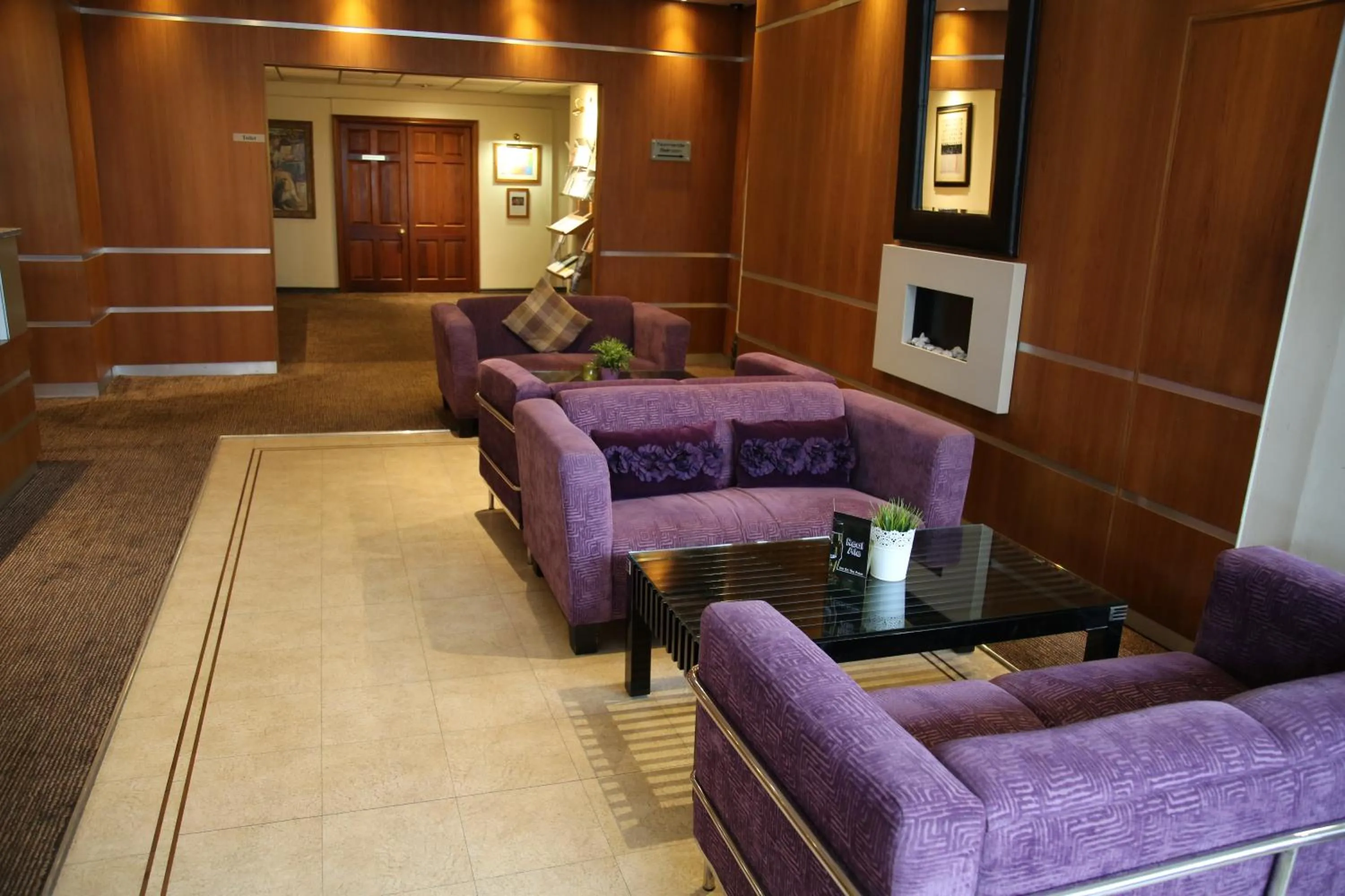 Lounge or bar in Inn On The Prom At The Fernlea Hotel