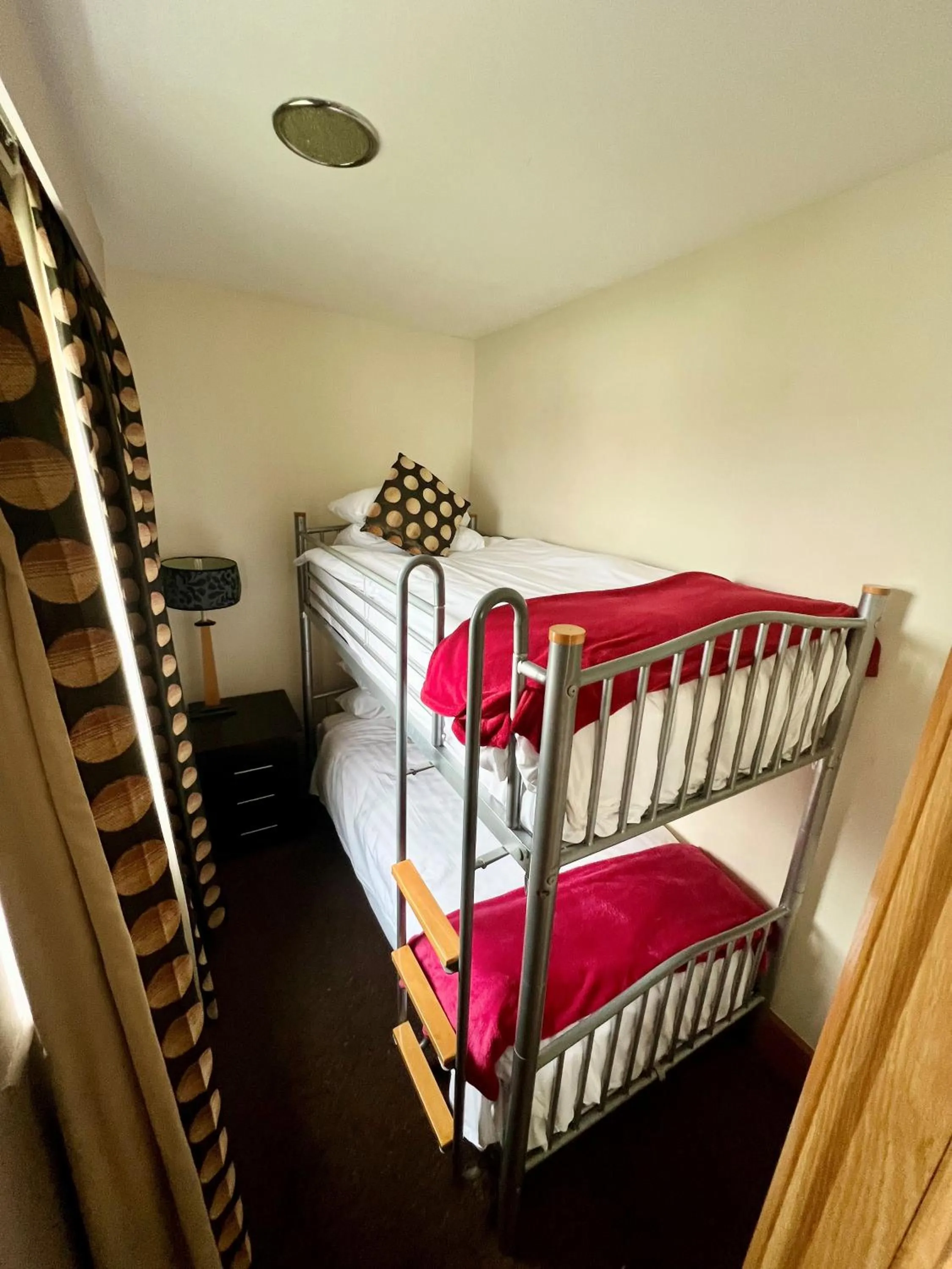 Bed in Inn On The Prom At The Fernlea Hotel