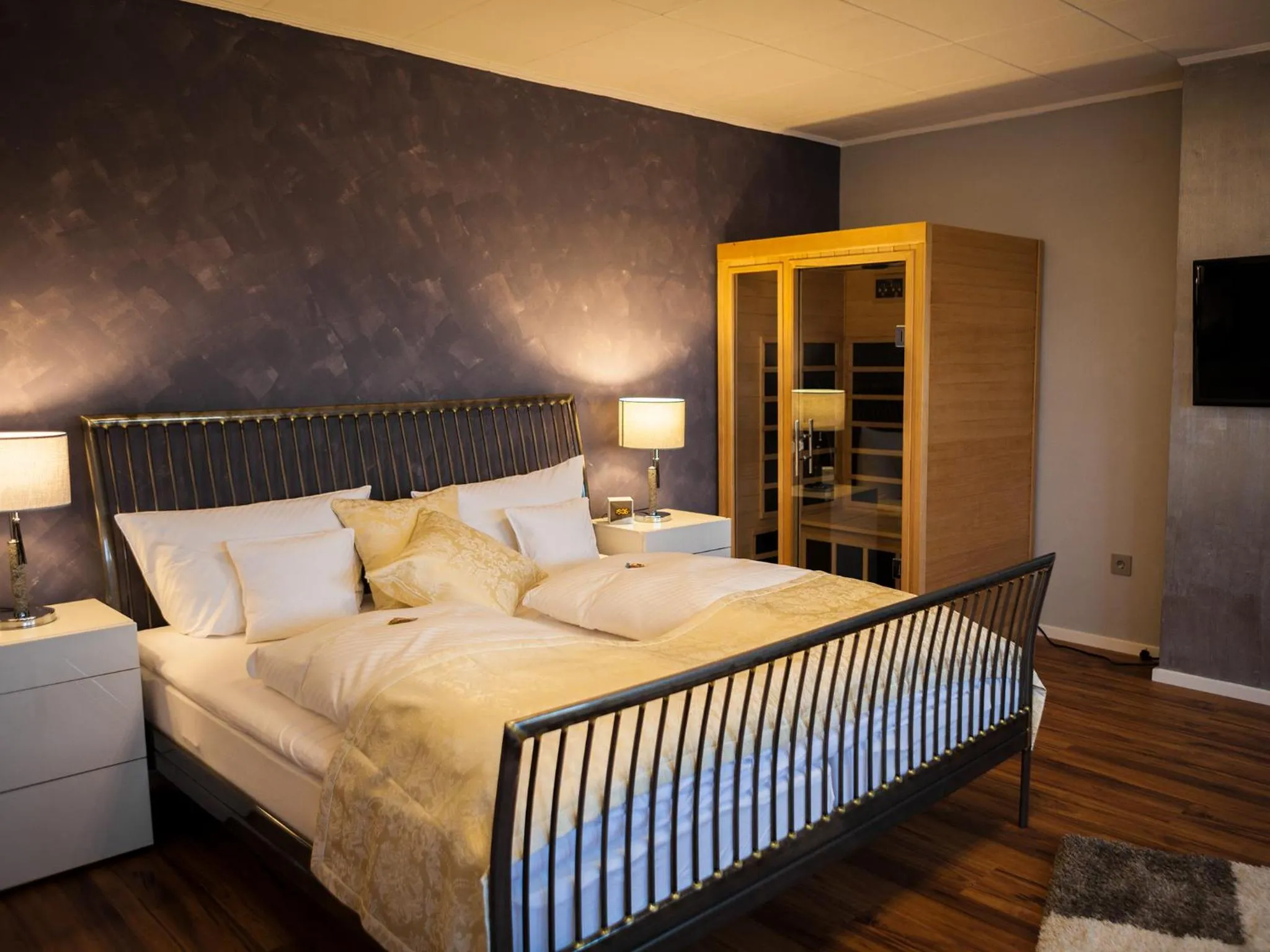 Bedroom in Hotel Zum Burggraf