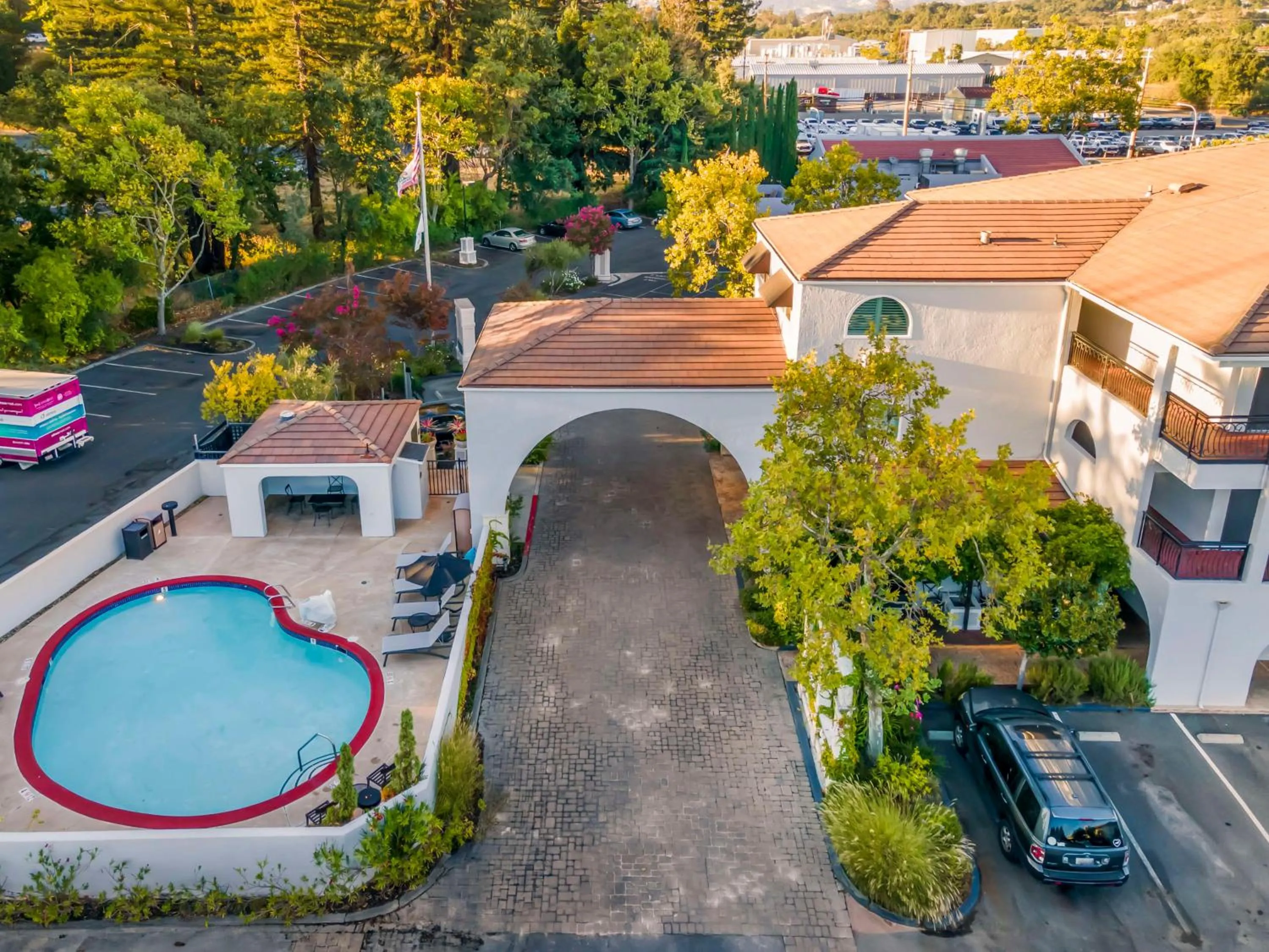 Property building in Best Western Dry Creek Inn