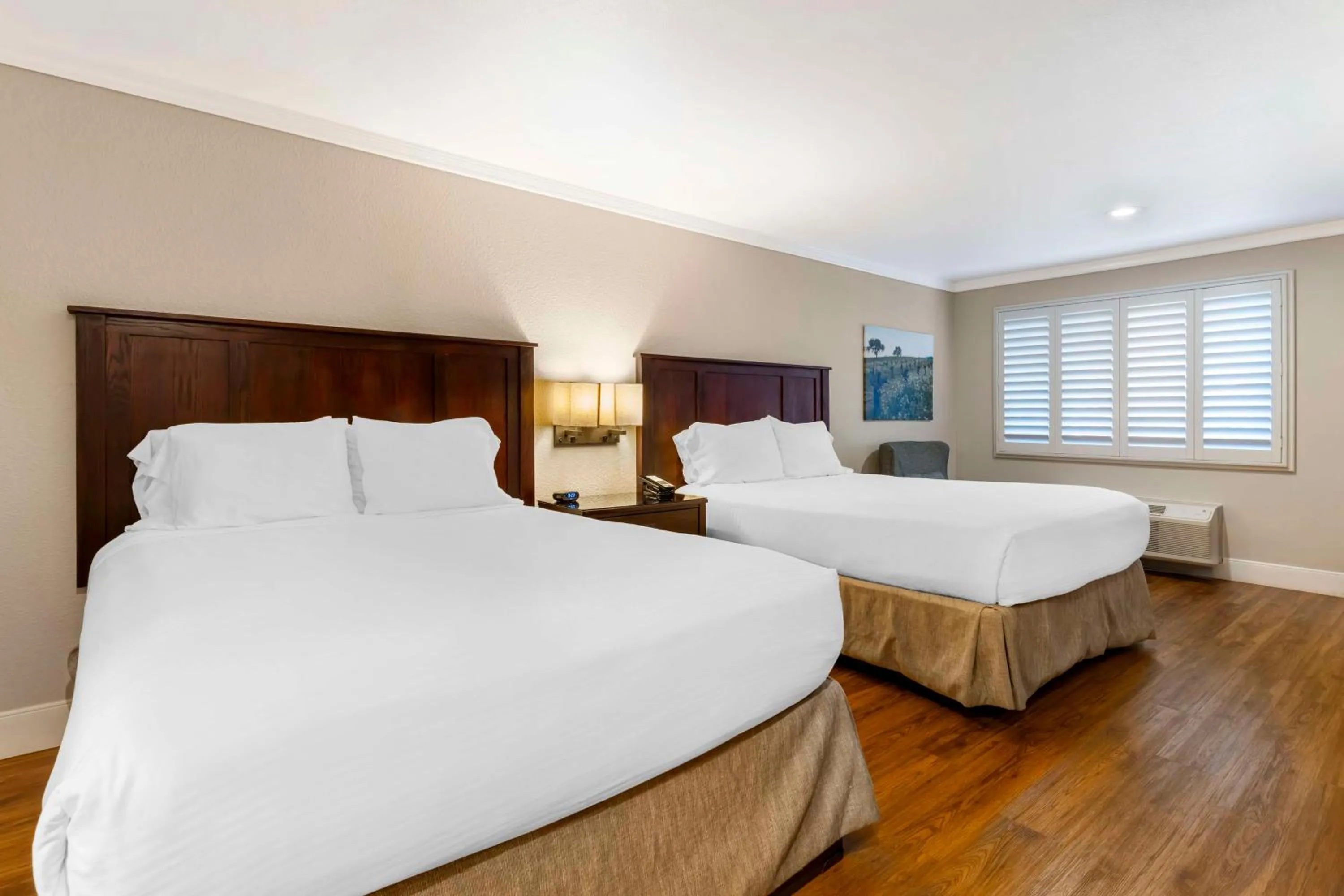 Bedroom, Bed in Best Western Dry Creek Inn