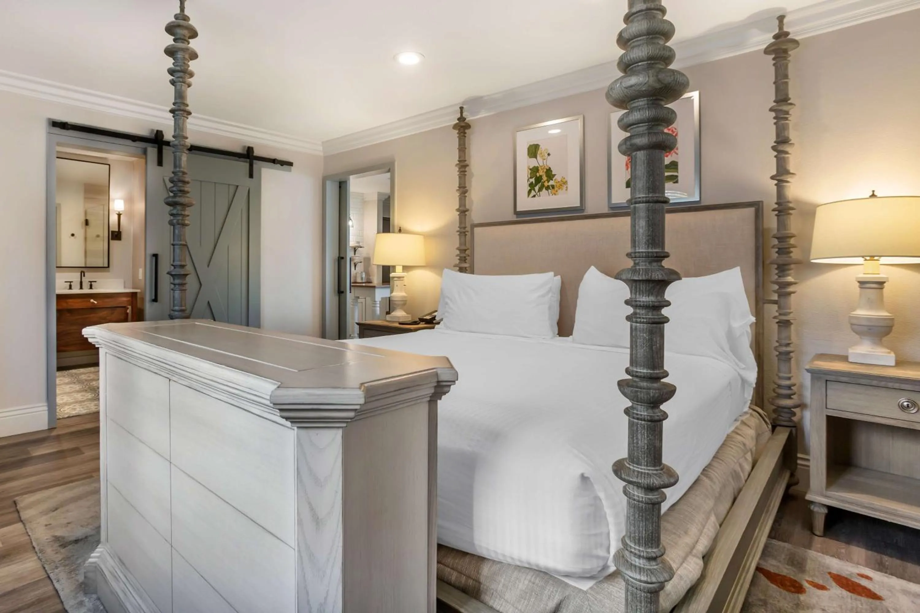 Photo of the whole room, Bed in Best Western Dry Creek Inn