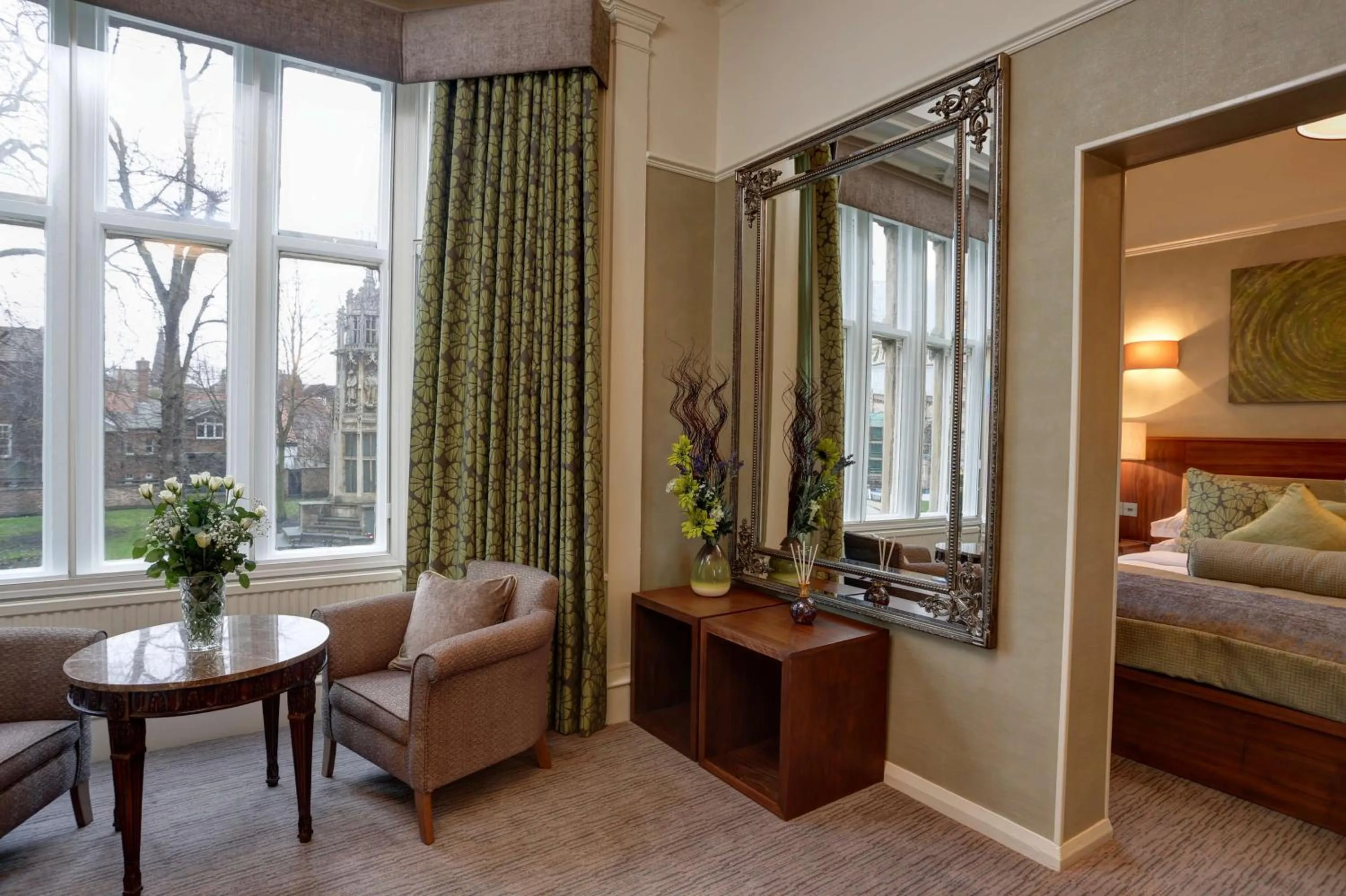 Photo of the whole room, Bed in The Dean Court