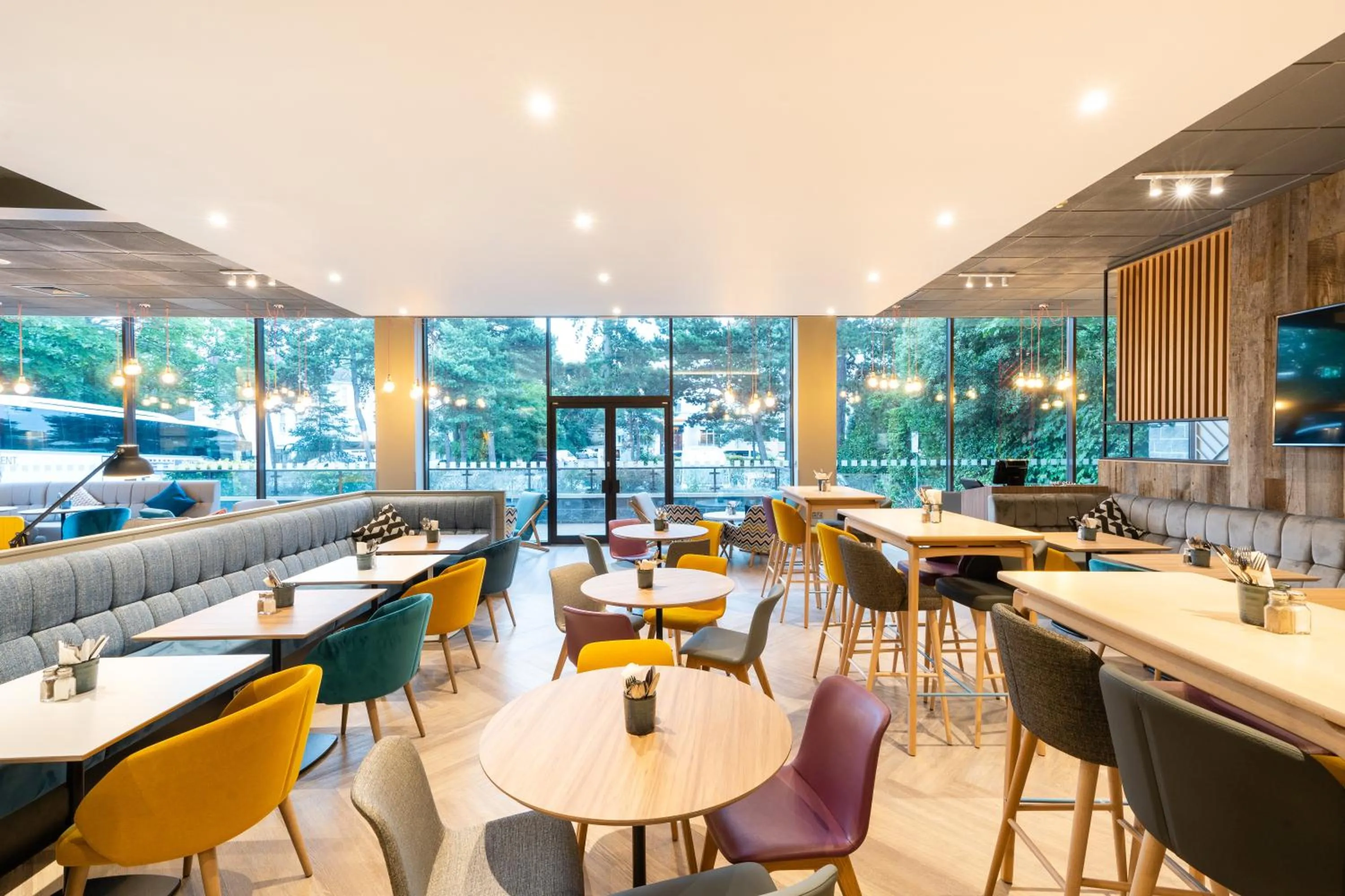 Restaurant/places to eat in Holiday Inn Bournemouth by IHG