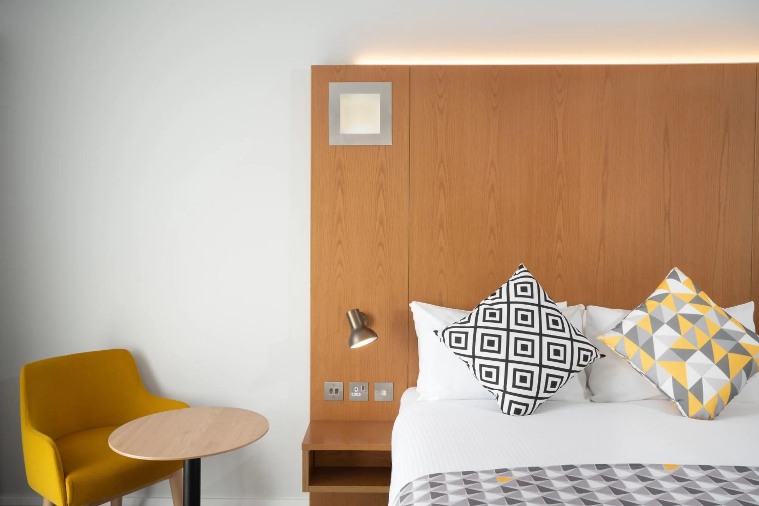 Photo of the whole room, Bed in Holiday Inn Bournemouth by IHG