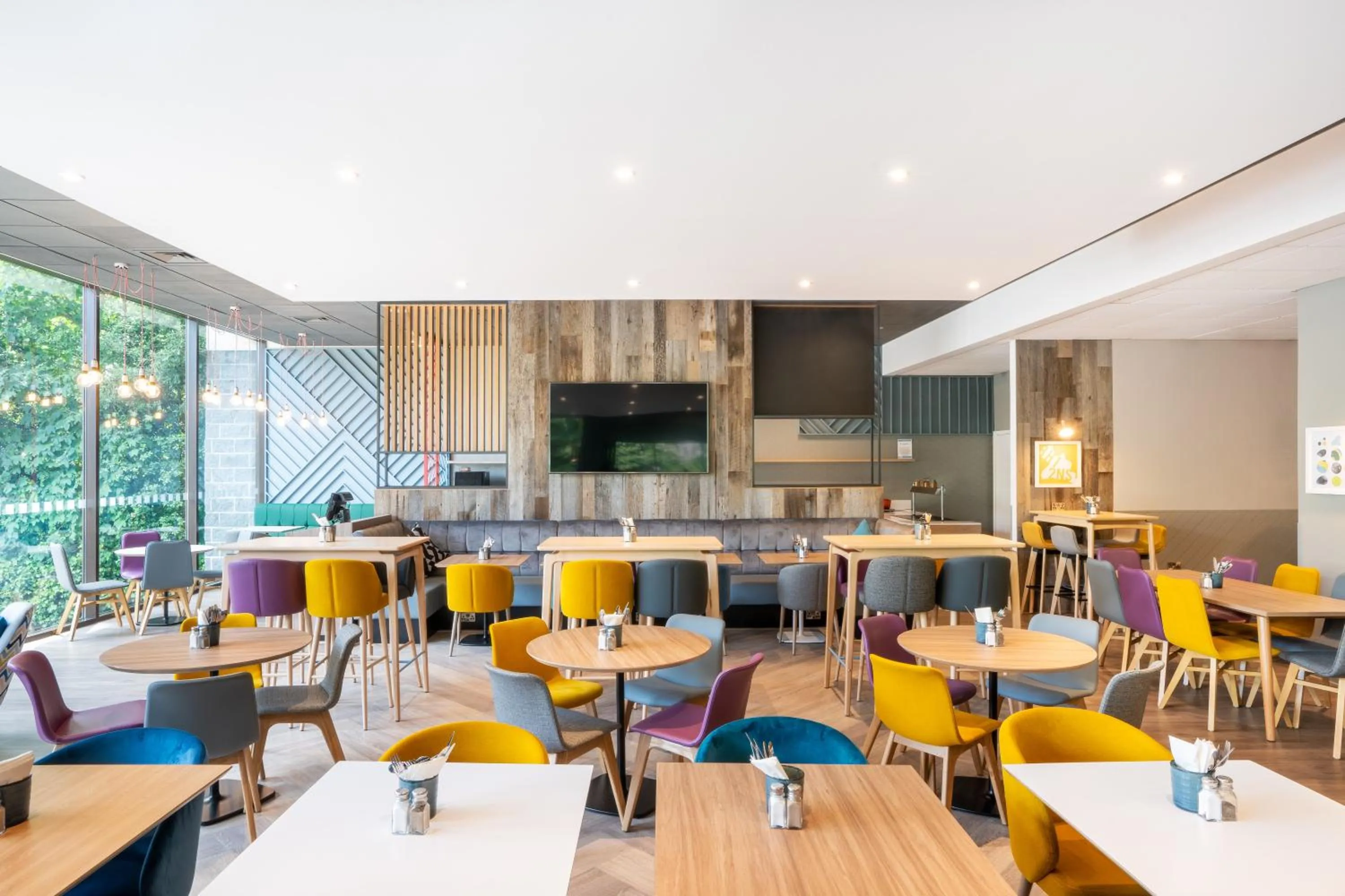 Restaurant/places to eat in Holiday Inn Bournemouth by IHG