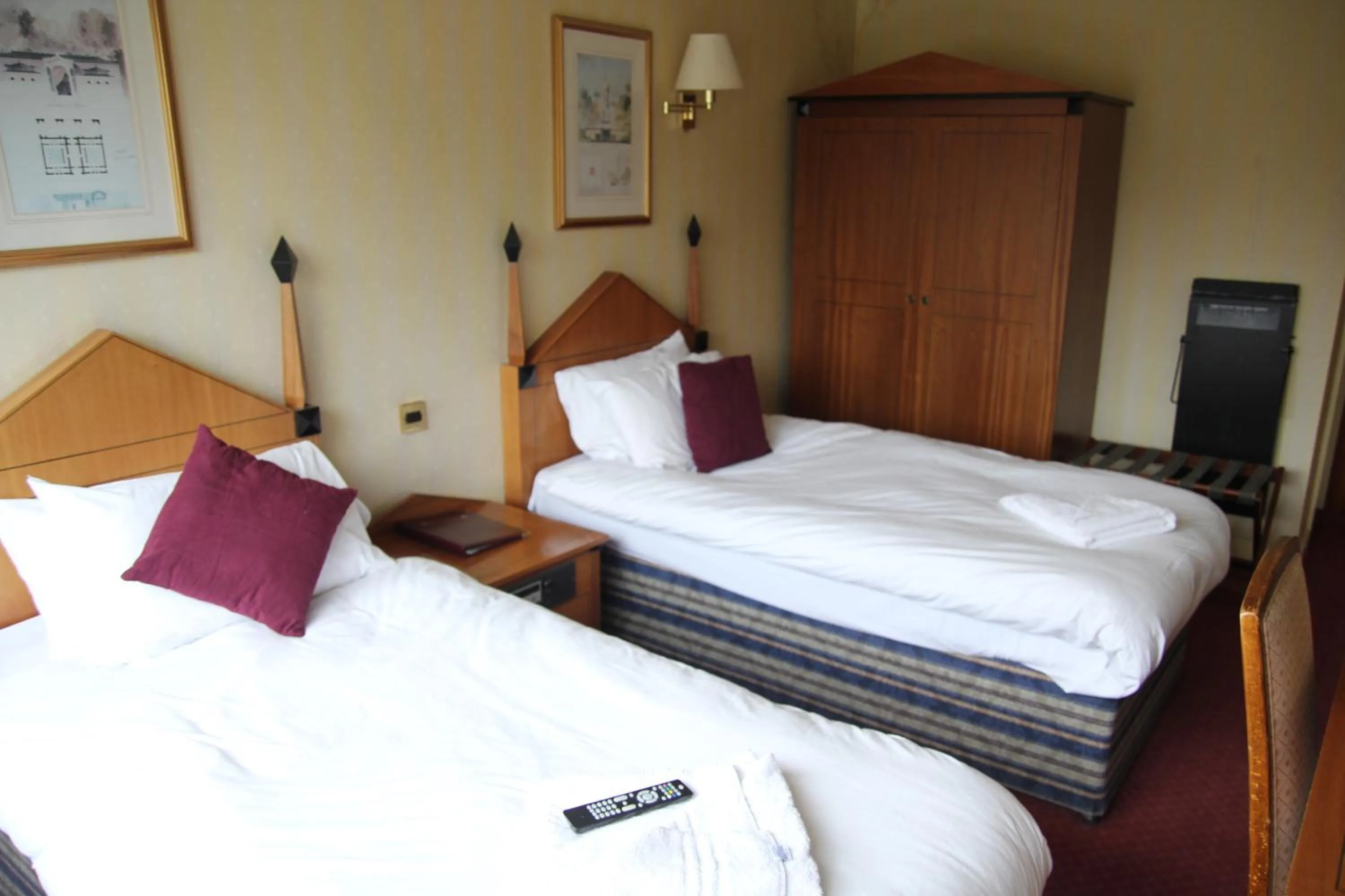 Twin Room in Hylands Hotel