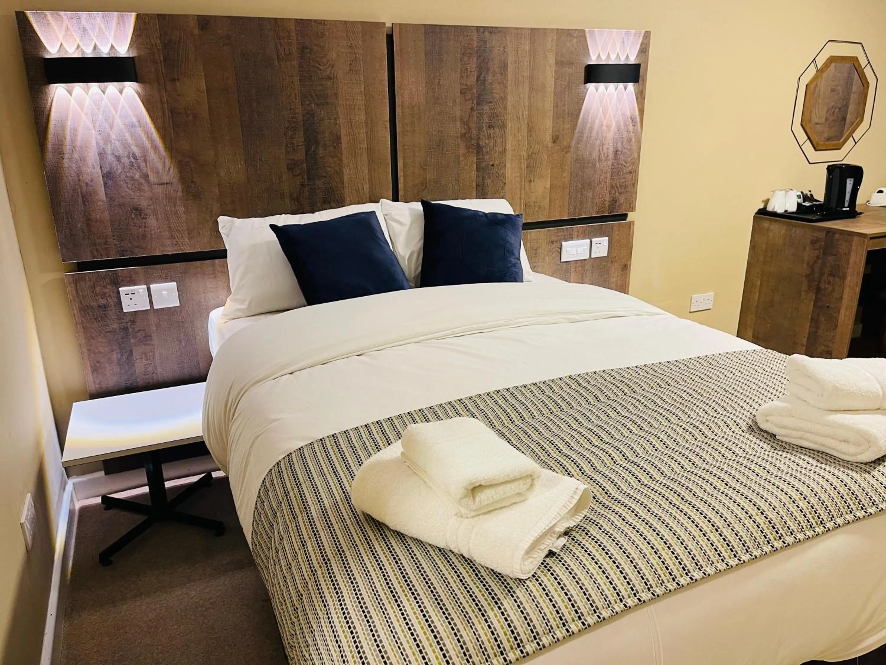 Bedroom, Bed in Hylands Hotel