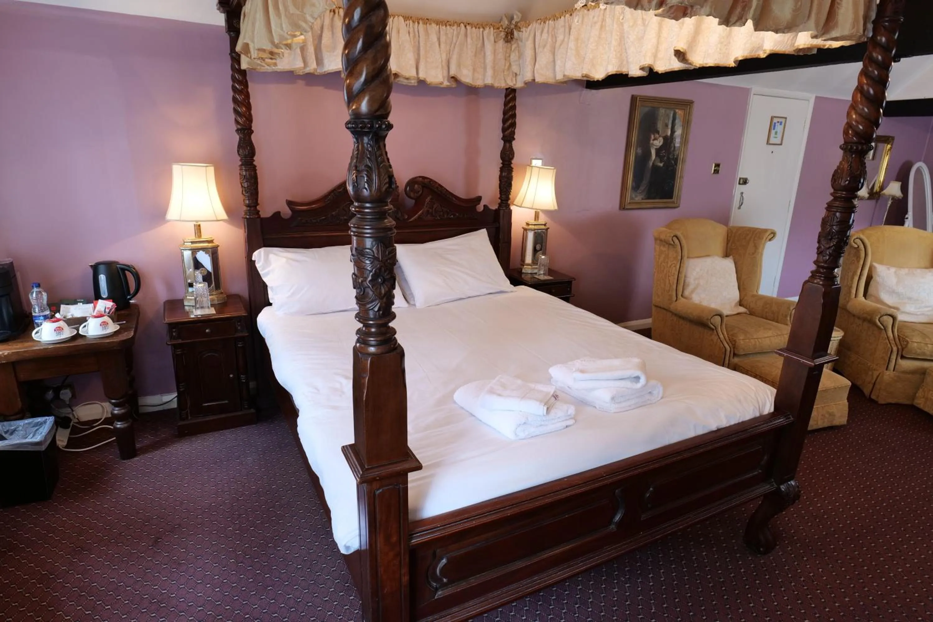 Bed in The Mary Arden Inn