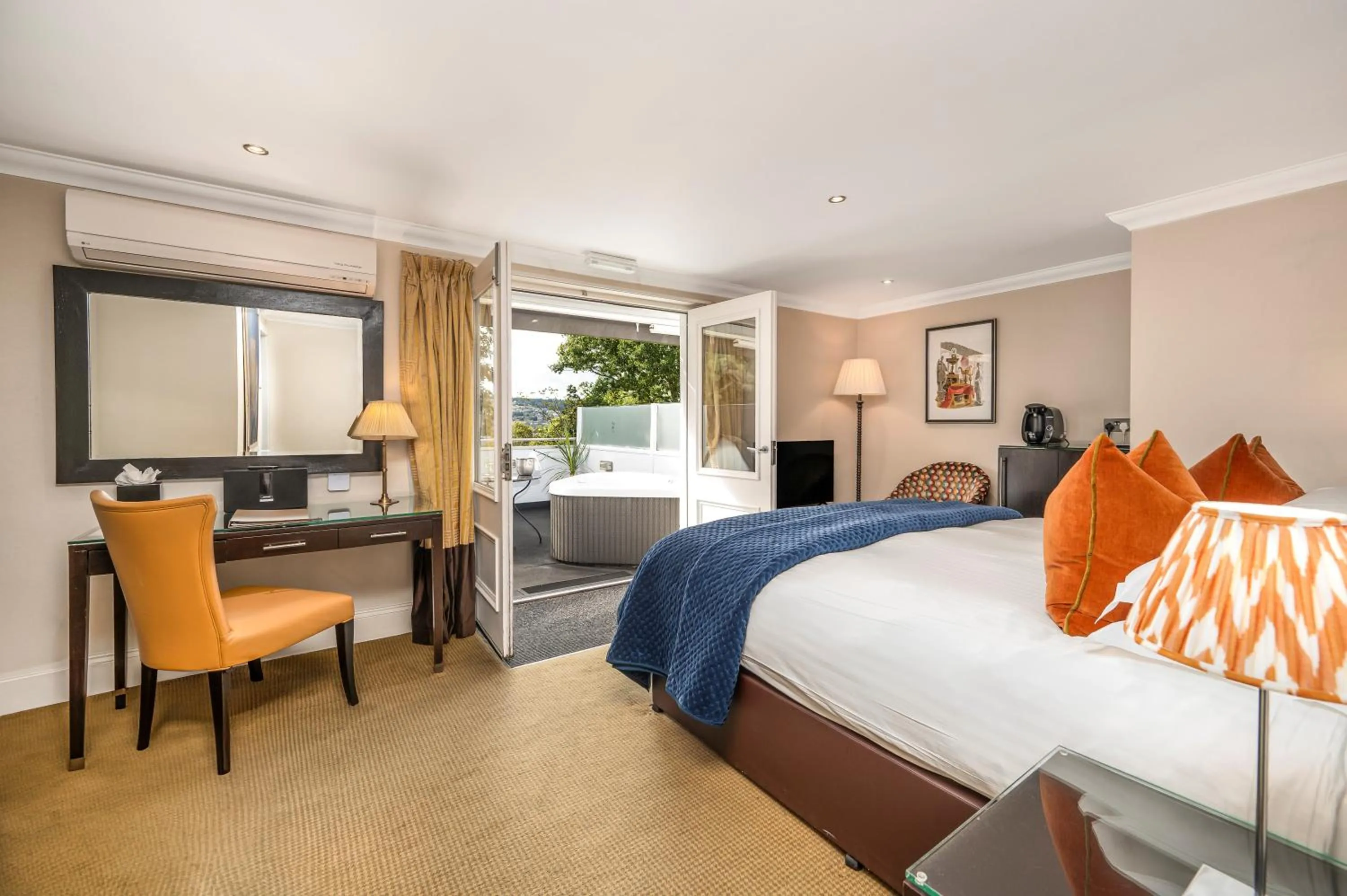 Photo of the whole room, Bed in Rocpool Reserve