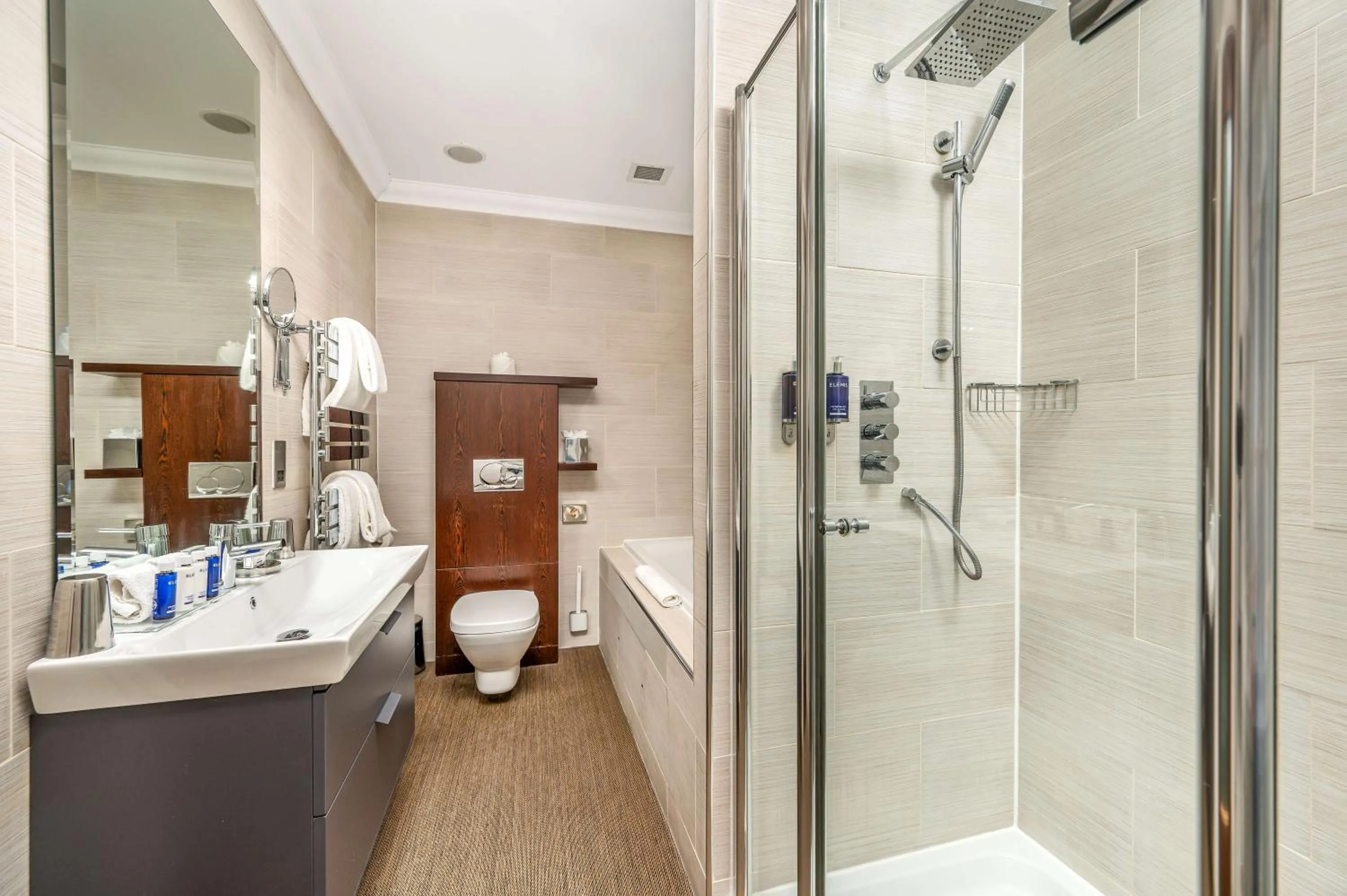 Shower in Rocpool Reserve